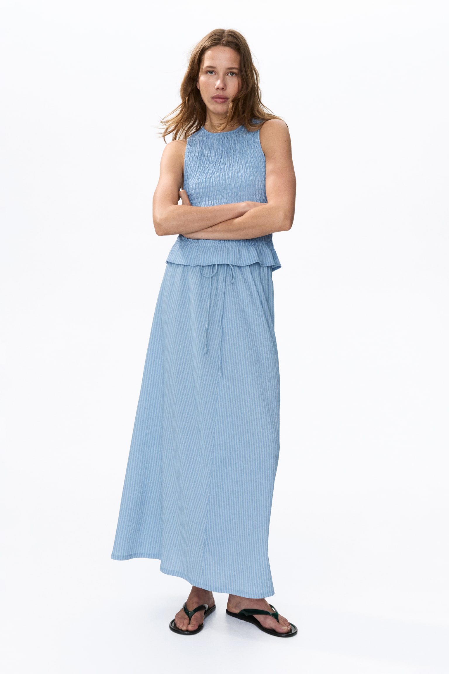 Женский топ H&M Smocked Crinkled Top, цвет: Синий / Полосатый — фото 3