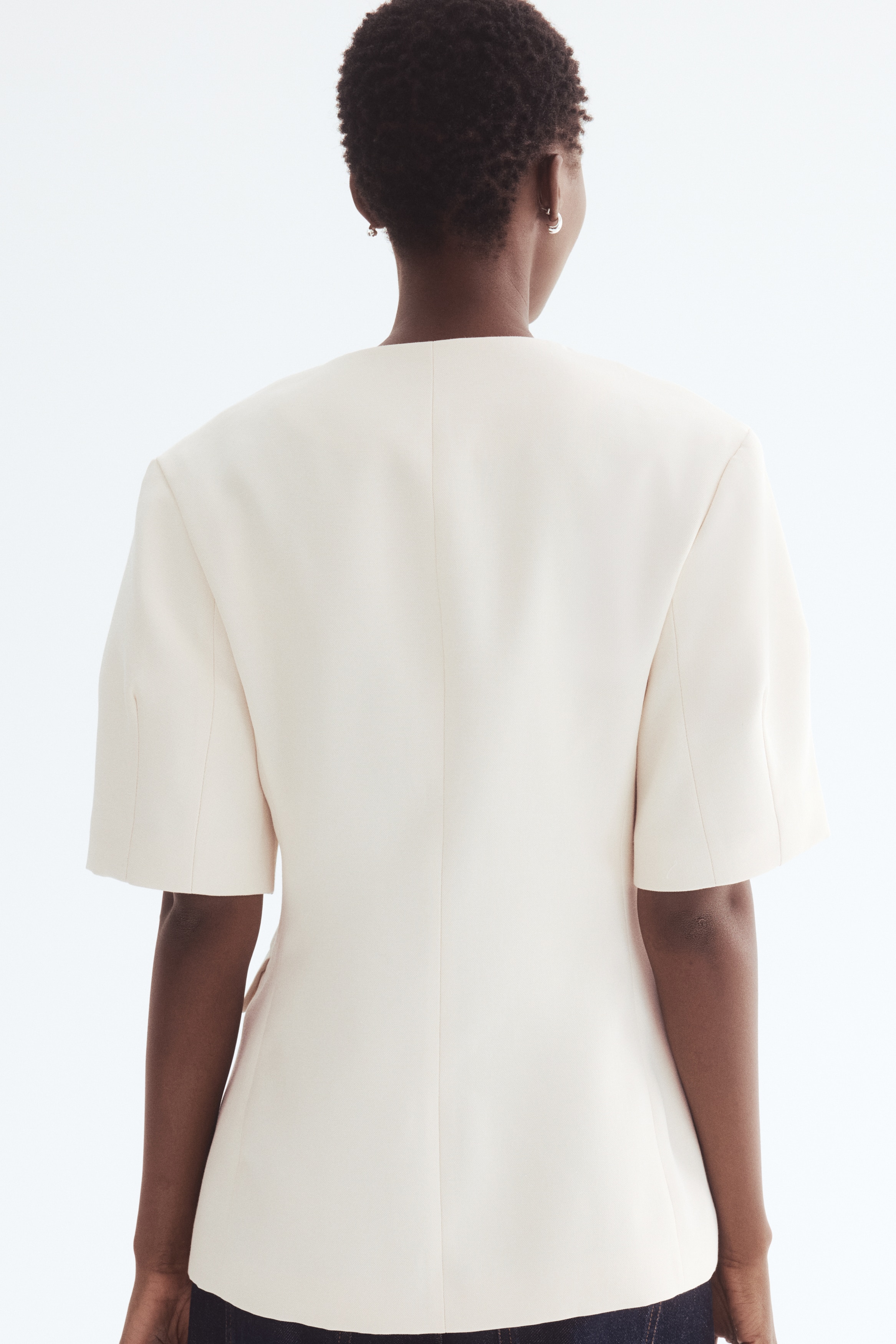 Short-sleeved blazer