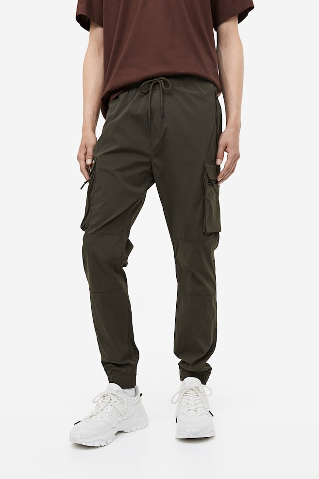 Pantalon jogger cargo Skinny Fit en nylon - Vert kaki foncé/Noir - 6