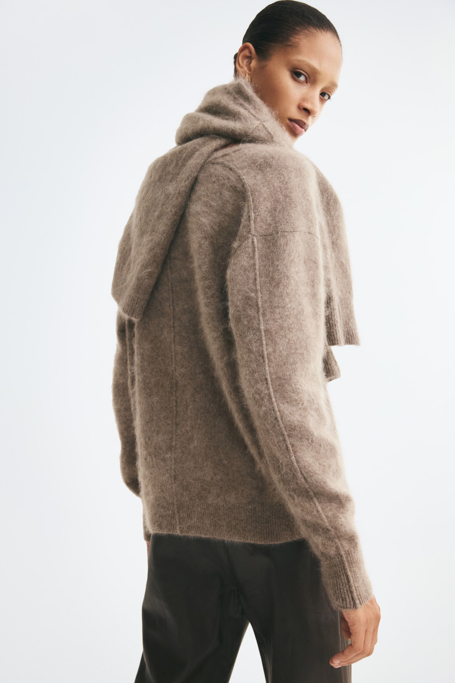 Женский свитер H&M V-neck wool jumper, цвет: Тёмный пыльный бежевый — фото 5