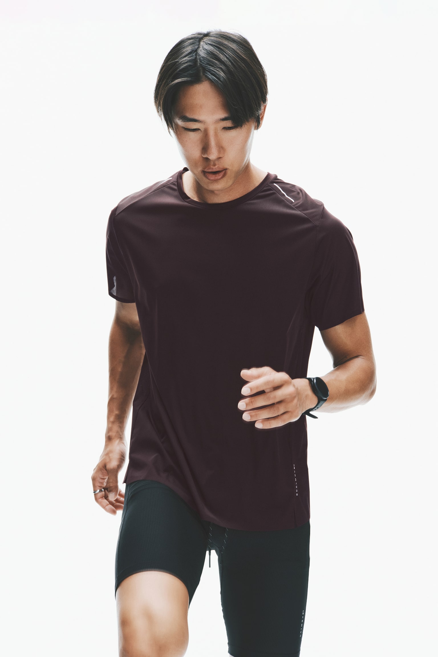 Мужская футболка H&M Move Running with CoolMove™, цвет: Шоколадный сливовый — фото 4