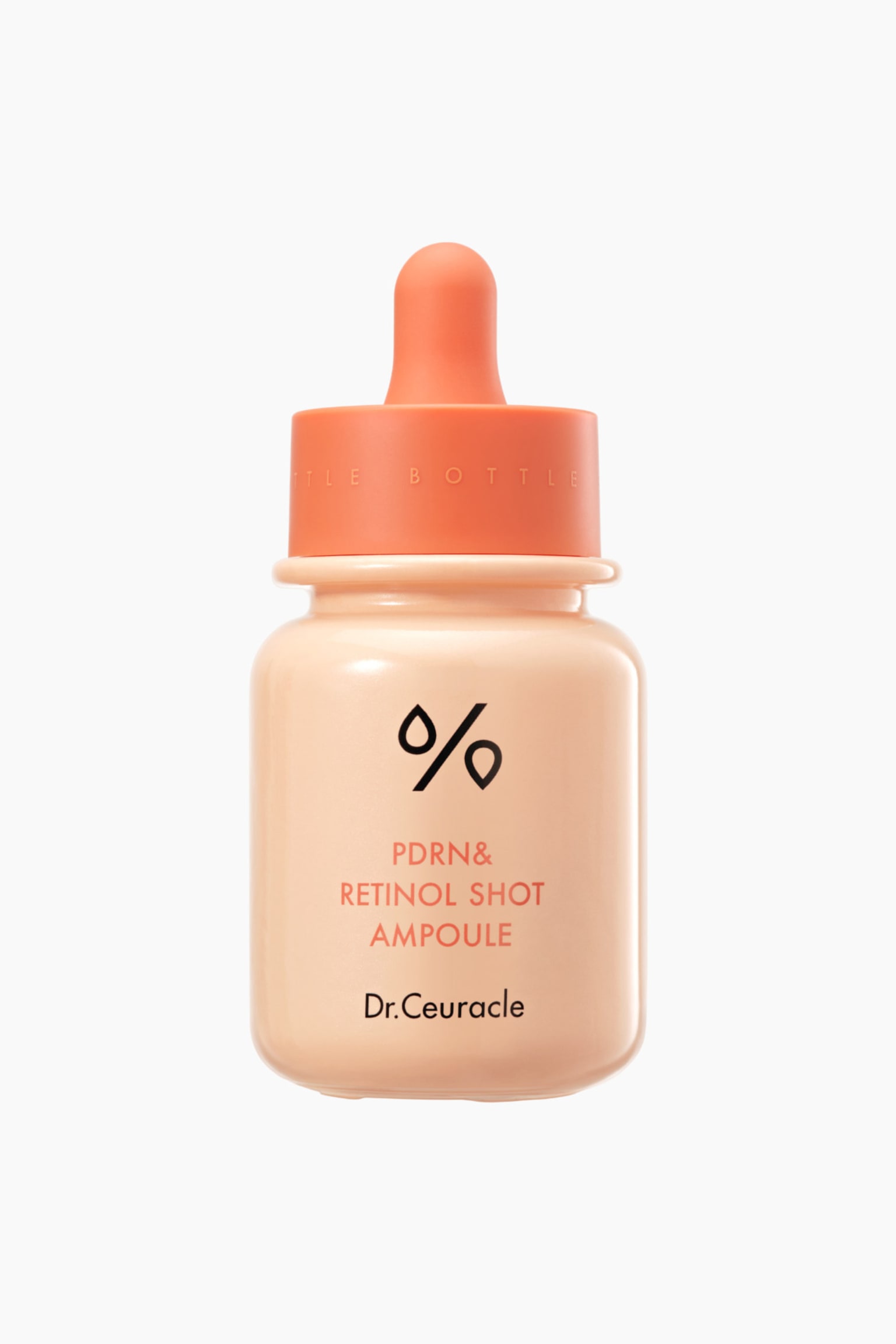 Die Dr.Ceuracle PDRN& Retinol Shot Ampoule ist aufrecht in einer frontal ausgerichteten Ansicht zu sehen und zeigt eine kleine, abgerundete Flasche in pfirsichfarbener AusfÃ¼hrung mit matter orangefarbener Tropferkappe. Auf der Vorderseite der Flasche ist ein schwarzes, stilisiertes Prozentsymbol mit Tropfendesigns Ã¼ber dem orangefarbenen Text âPDRN& RETINOL SHOT AMPOULEâ sowie dem schwarzen Markennamen âDr.Ceuracleâ zu sehen. - 1