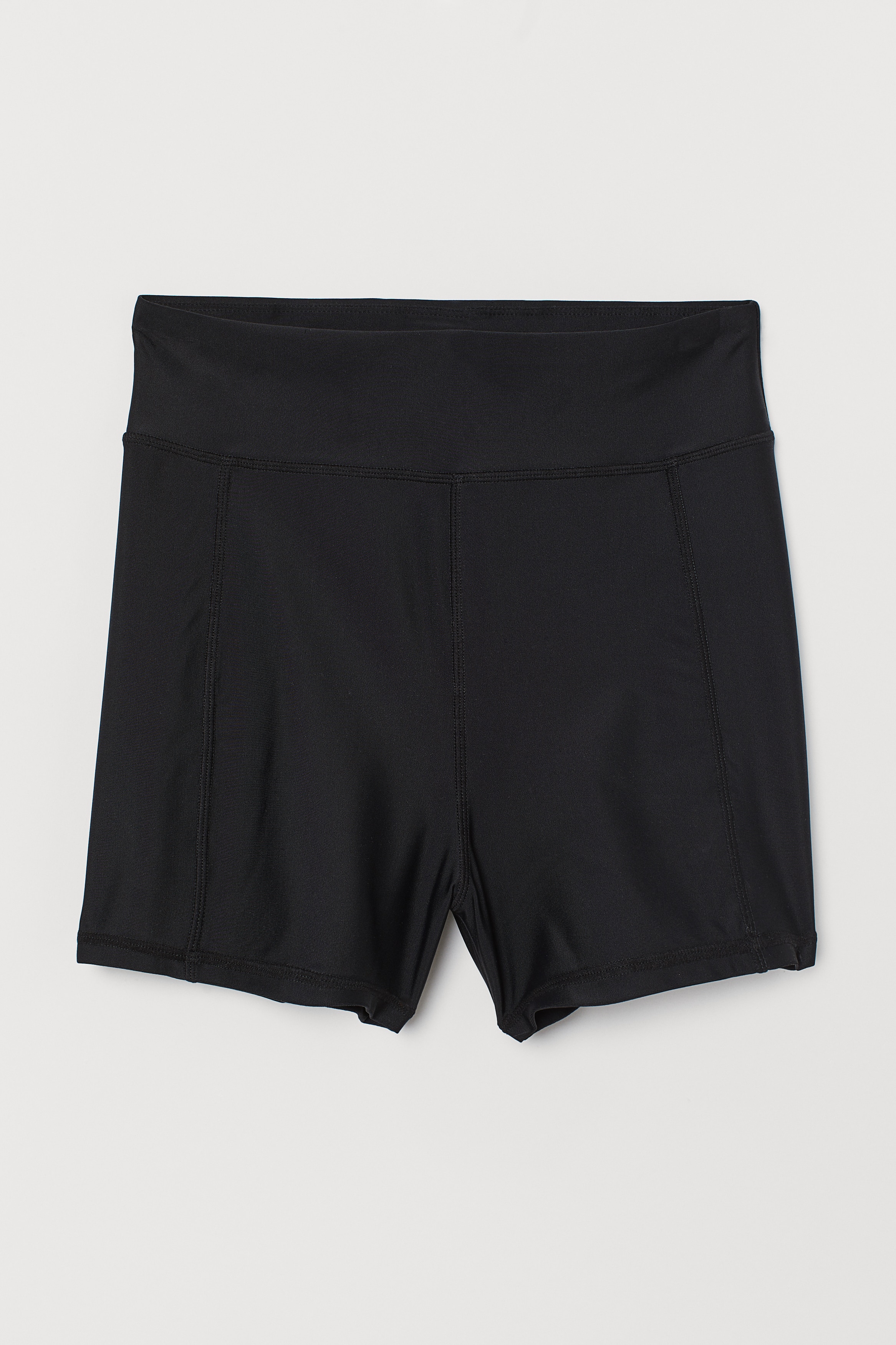 Short court noir femme sale