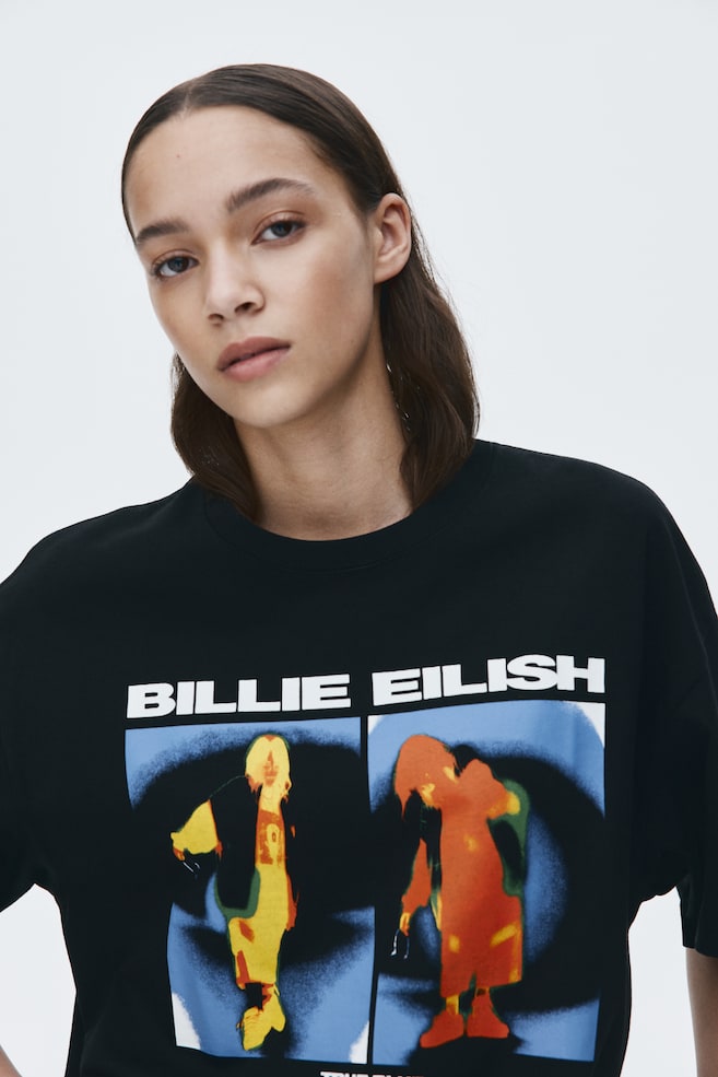 Playera oversized con diseño - Negro/Billie Eilish/Beige claro/Billie Eilish - 2