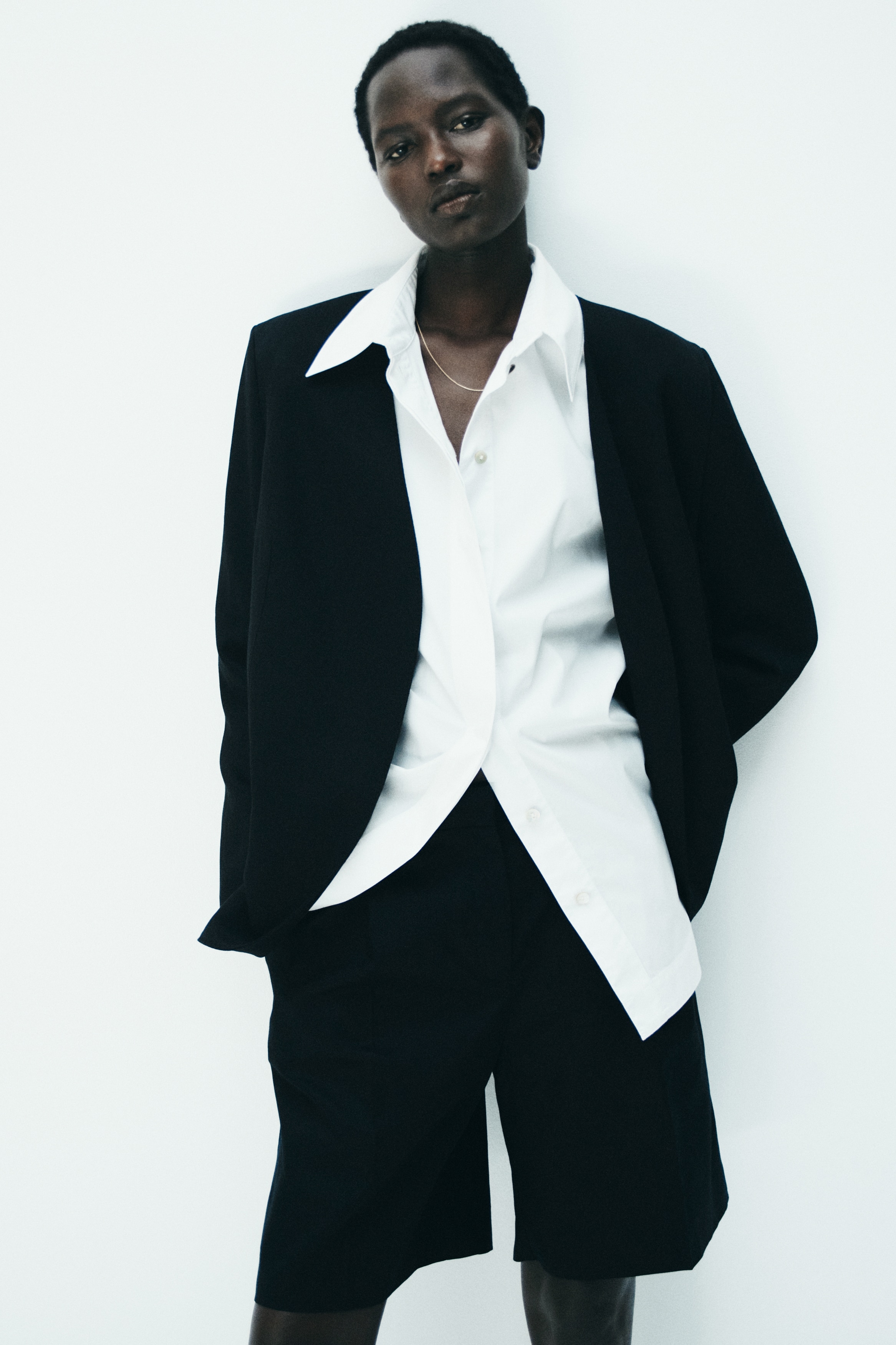 Κομψό σορτς από σύμμεικτο λινό - Μαύρο/Σκούρο καφέ