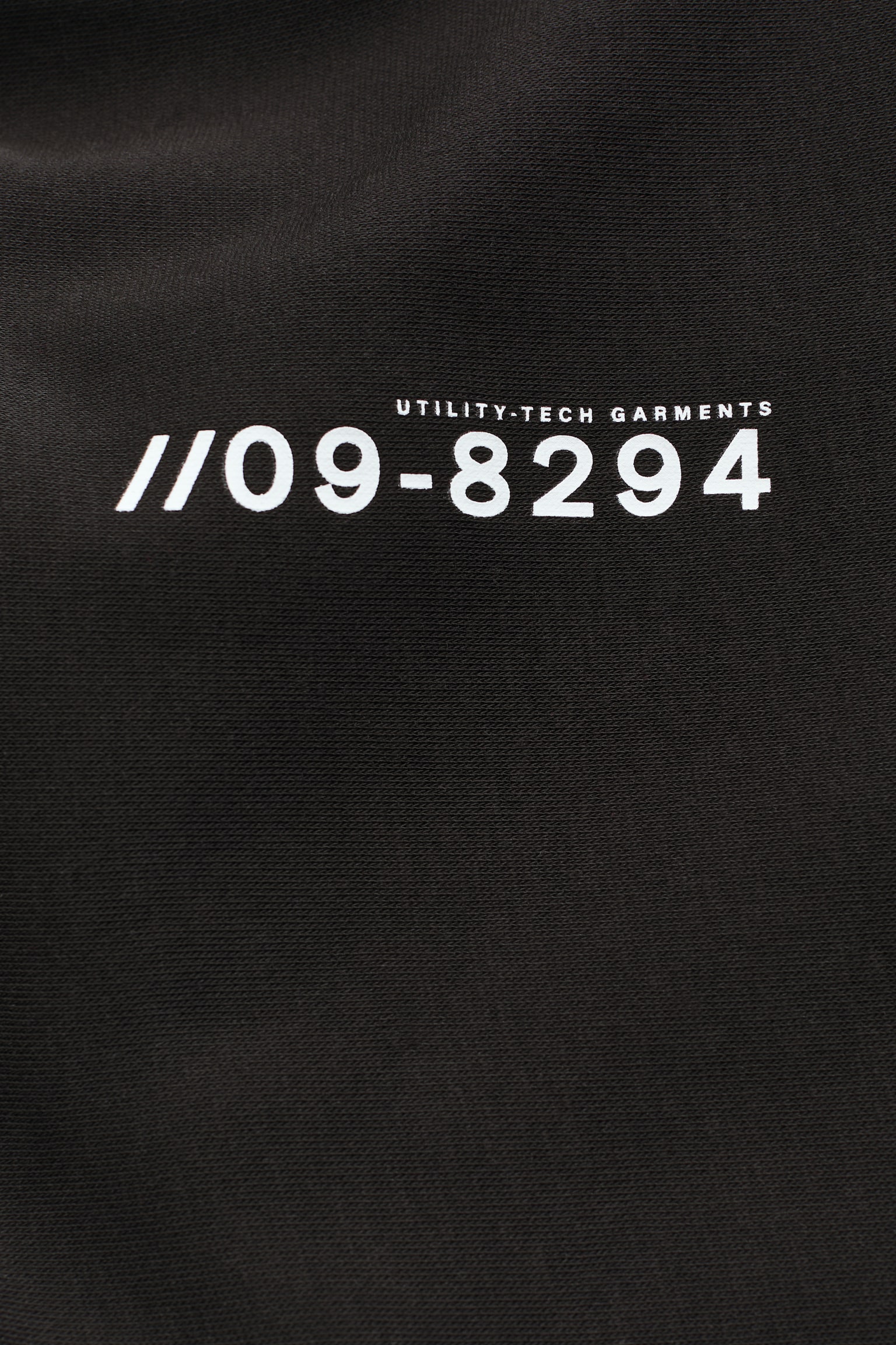 Mikina s kapucňou a kontrastnými blokmi - Čierna - 2