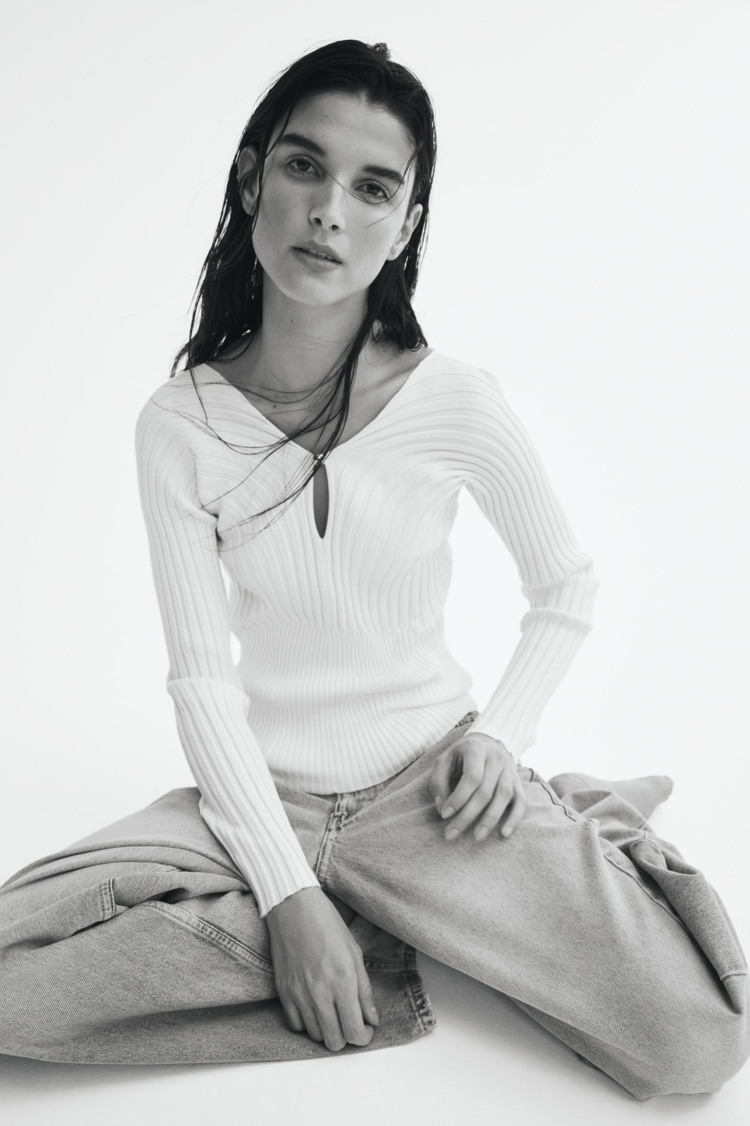 Rib-knit V-neck top - Cream/Dark purple - 1