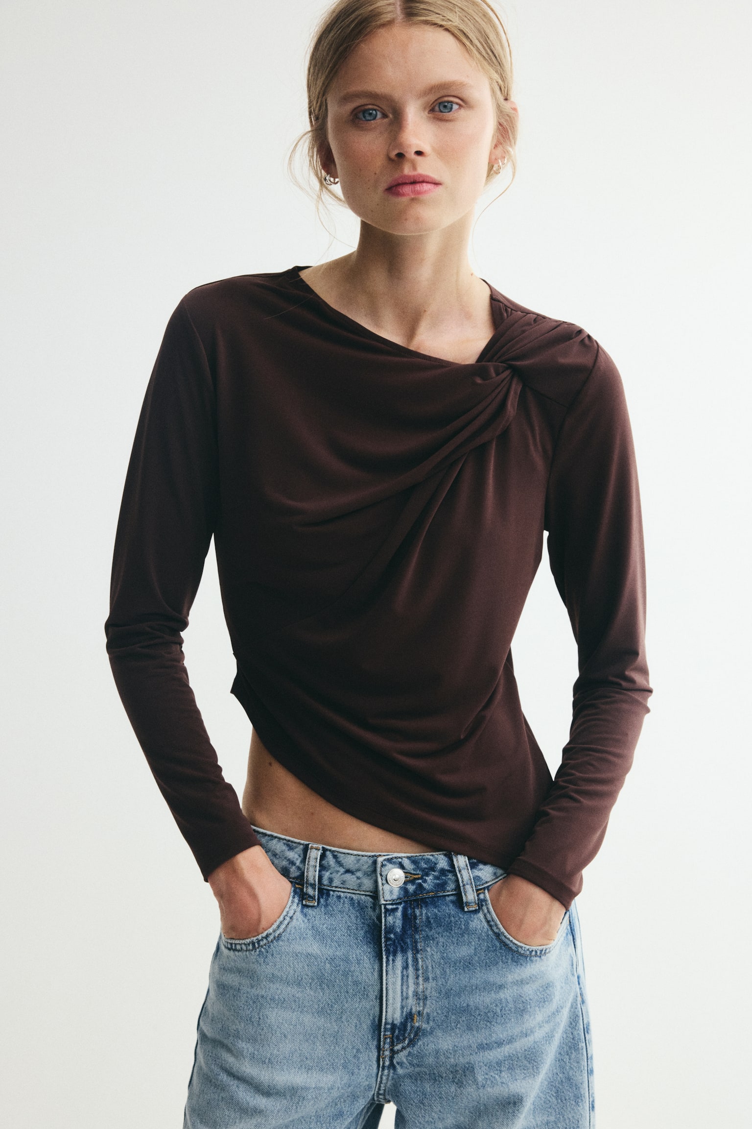 Asymmetric twist-detail top - Dark brown/Dusty pink - 1