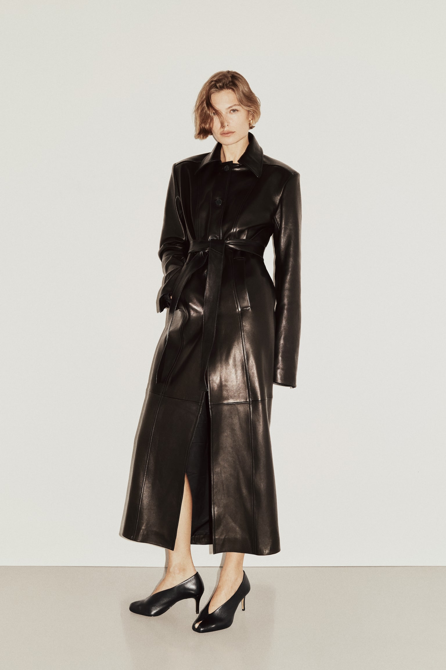 Leather court shoes - Black - 4