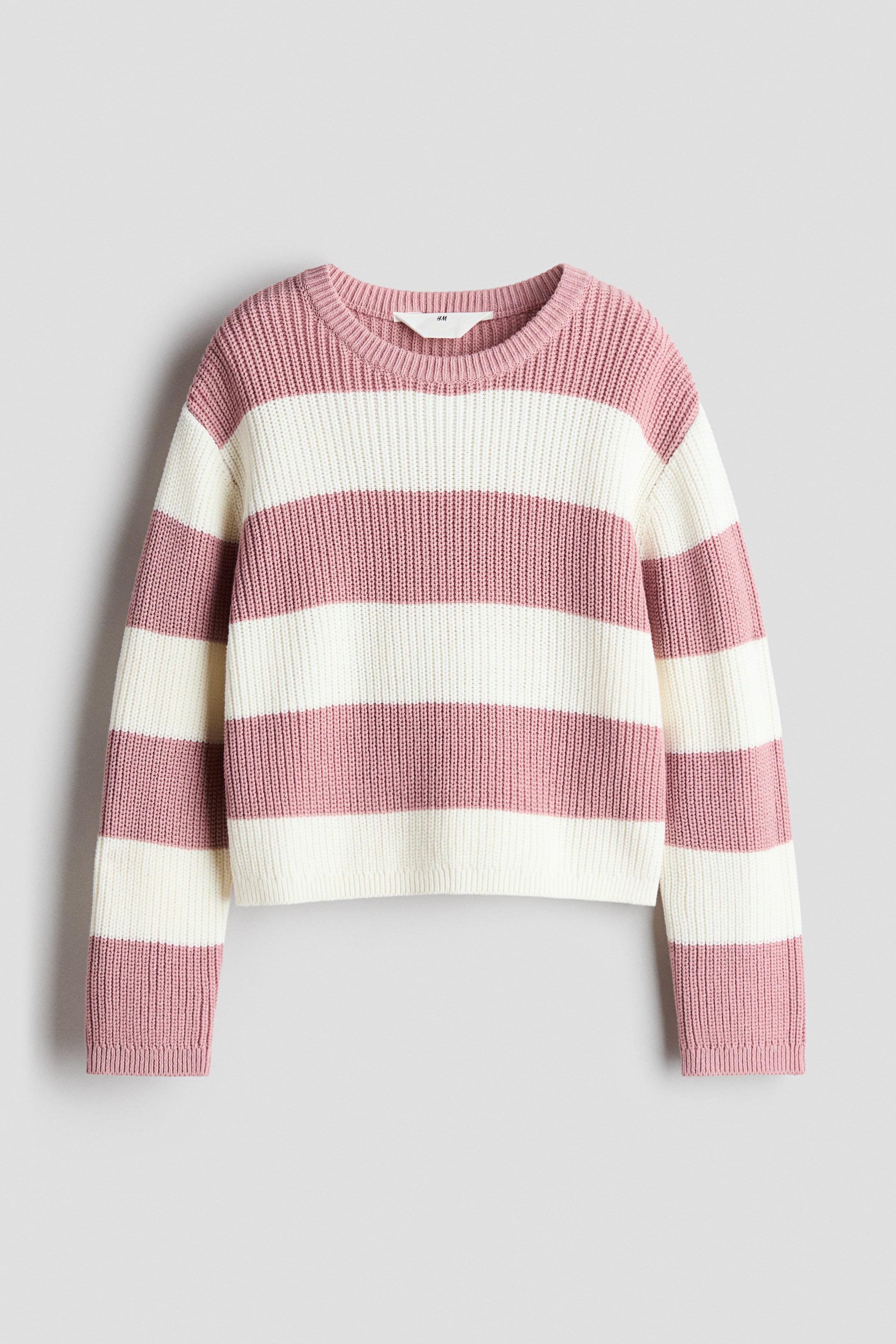 Ver imagen más grande: Un jersey se presenta desde el frente, con rayas horizontales de color rosa y blanco roto. Está diseñado con un tejido de punto acanalado, incluyendo un cuello redondo acanalado, puños acanalados y un dobladillo acanalado.