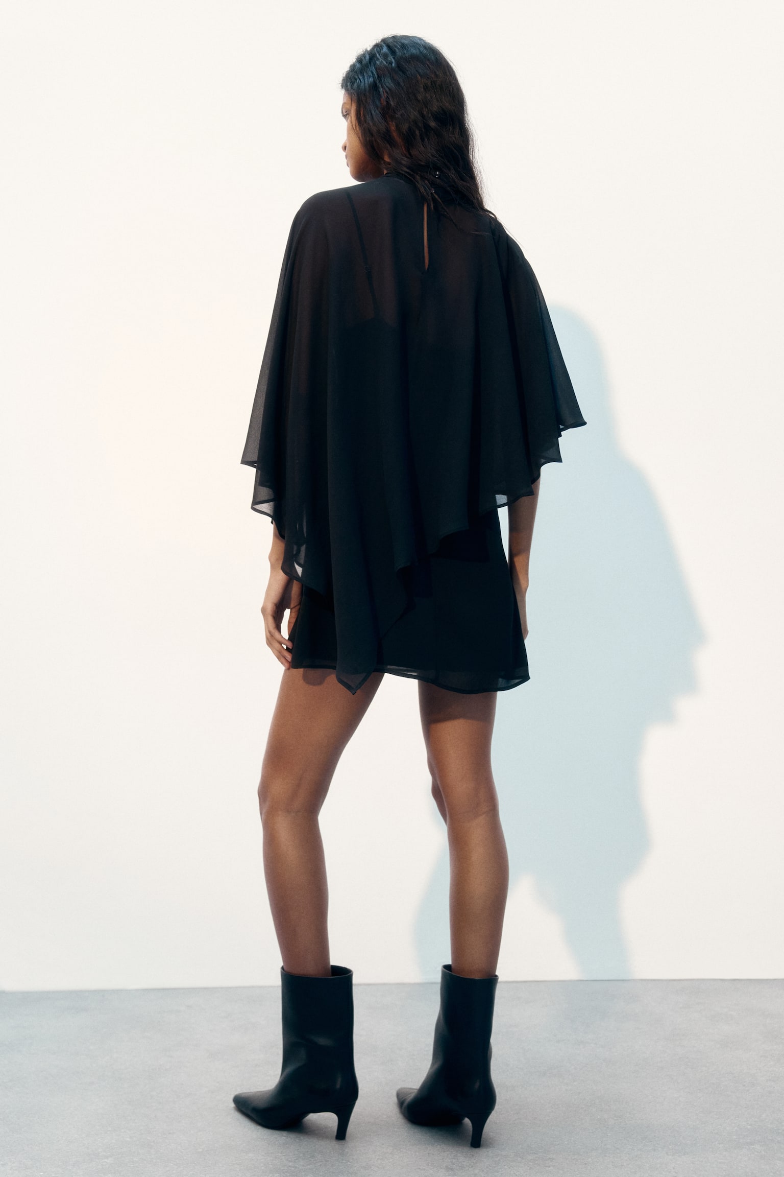 Cape-layered dress - Black - 5