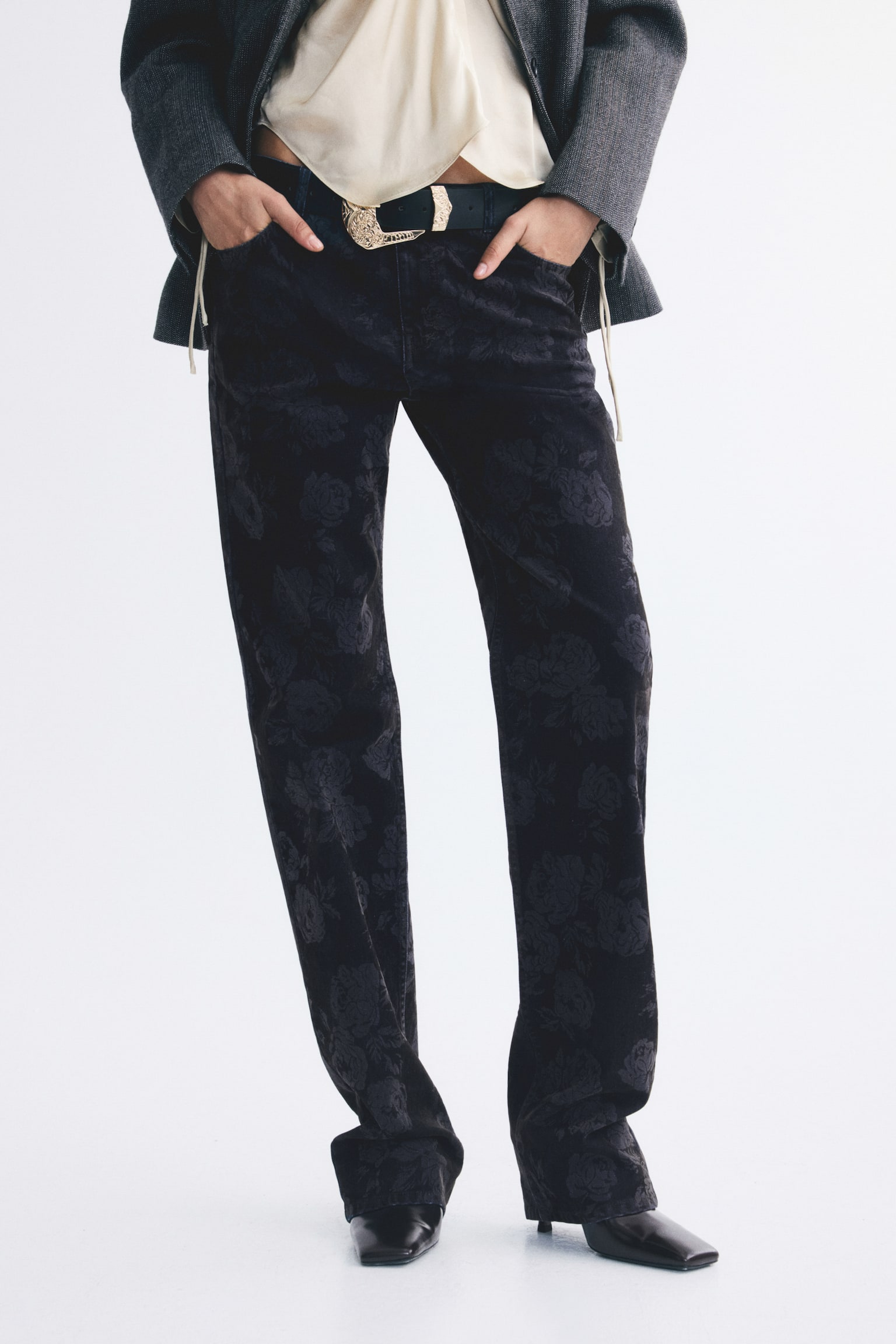 Женские джинсы H&M Straight Regular-Waist, цвет: Сливовый красный / С принтом — фото 3