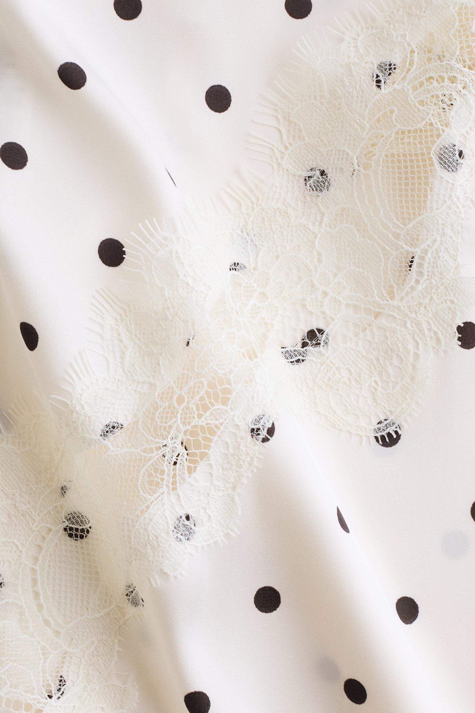 Asimetrična spavaćica sa čipkanim porubom - Krem/tufnice/Crna - 5