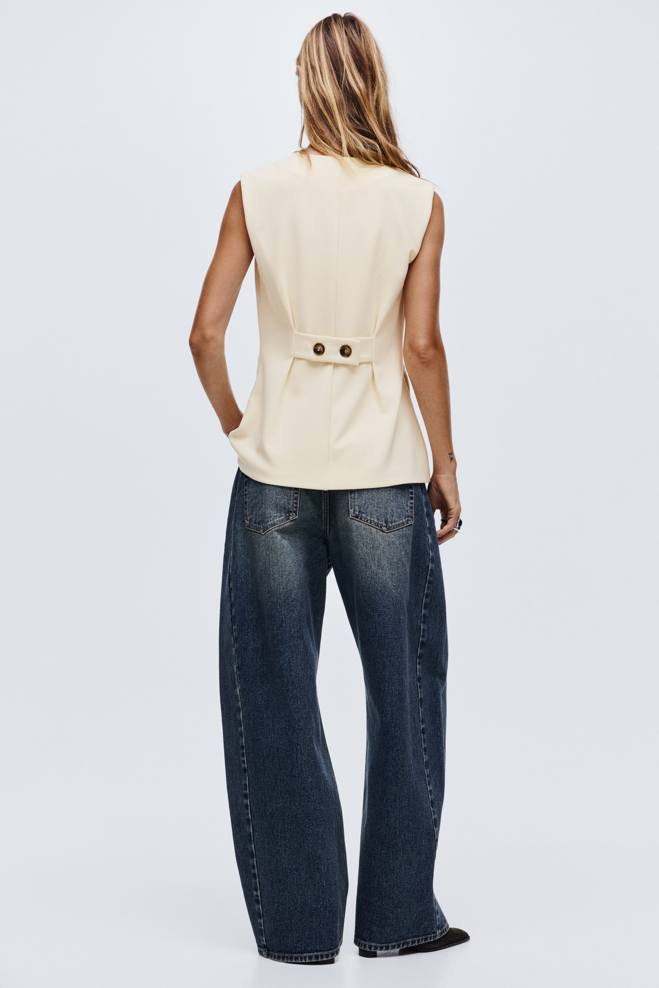 Visa större bild: Lång väst - Crèmevit - DAM | H&M FI 5