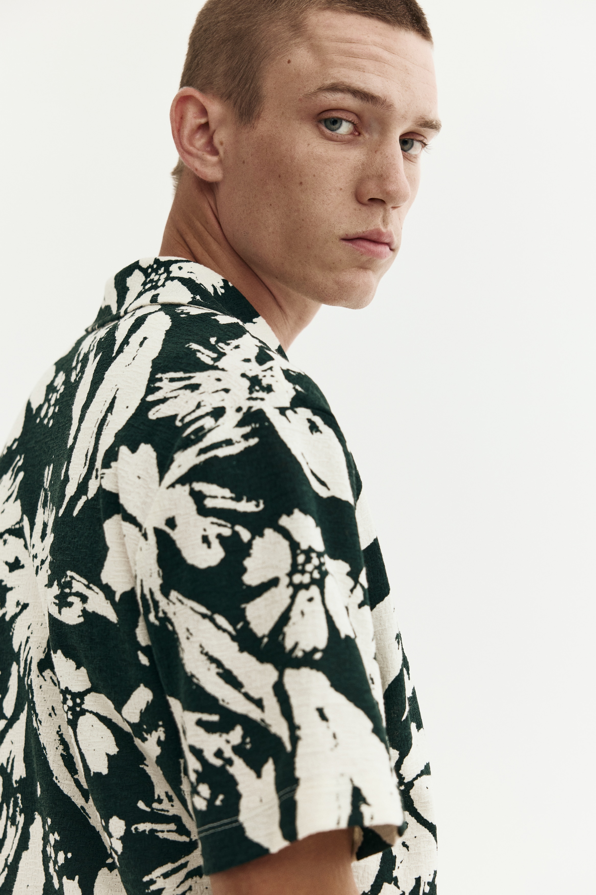 Regular-Fit Jacquard Resort Shirt by H&M
