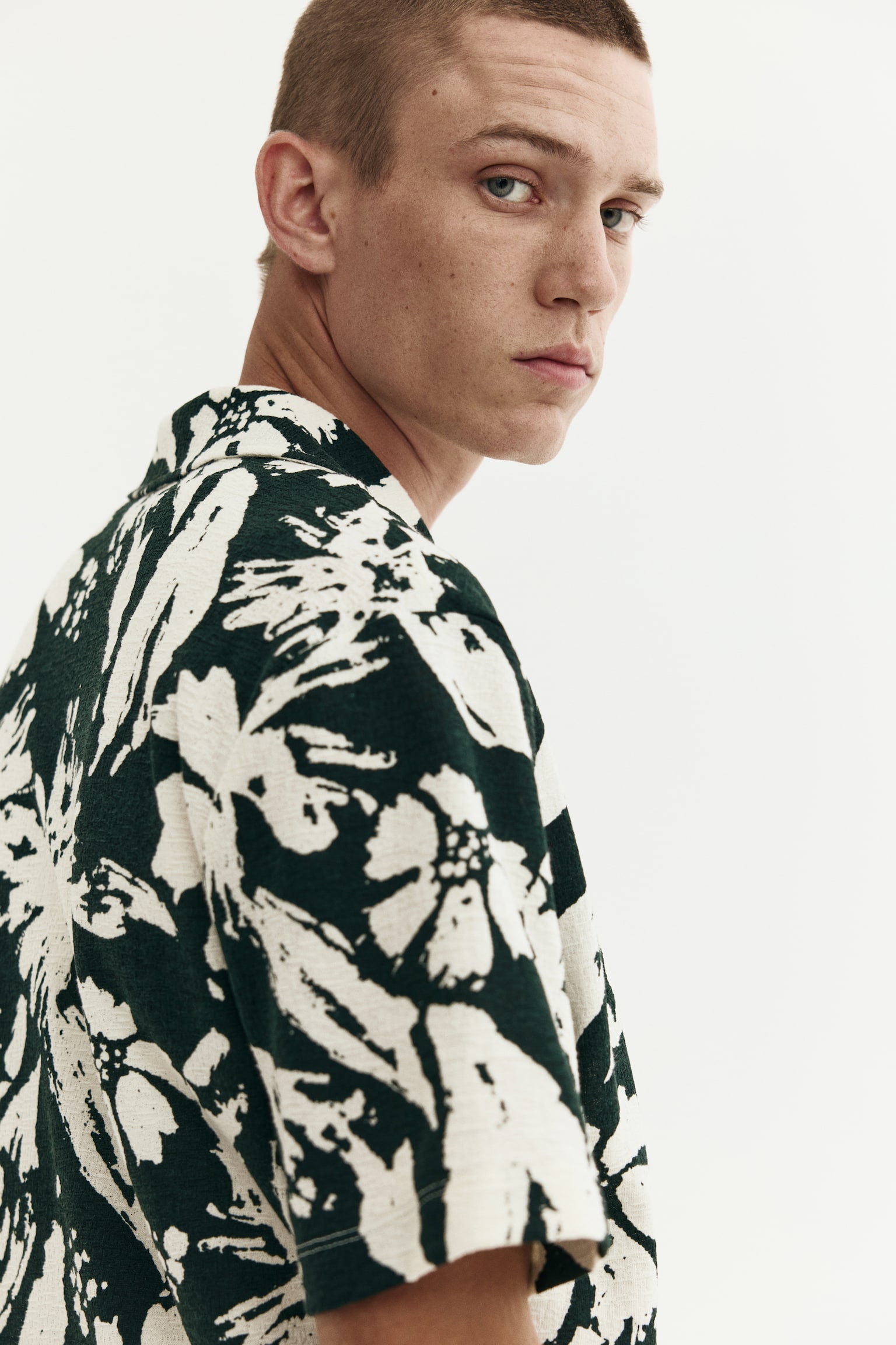 Camisa resort Regular Fit en tejido jacquard - Verde oscuro/Floreado/Blanco/Floreado - 7