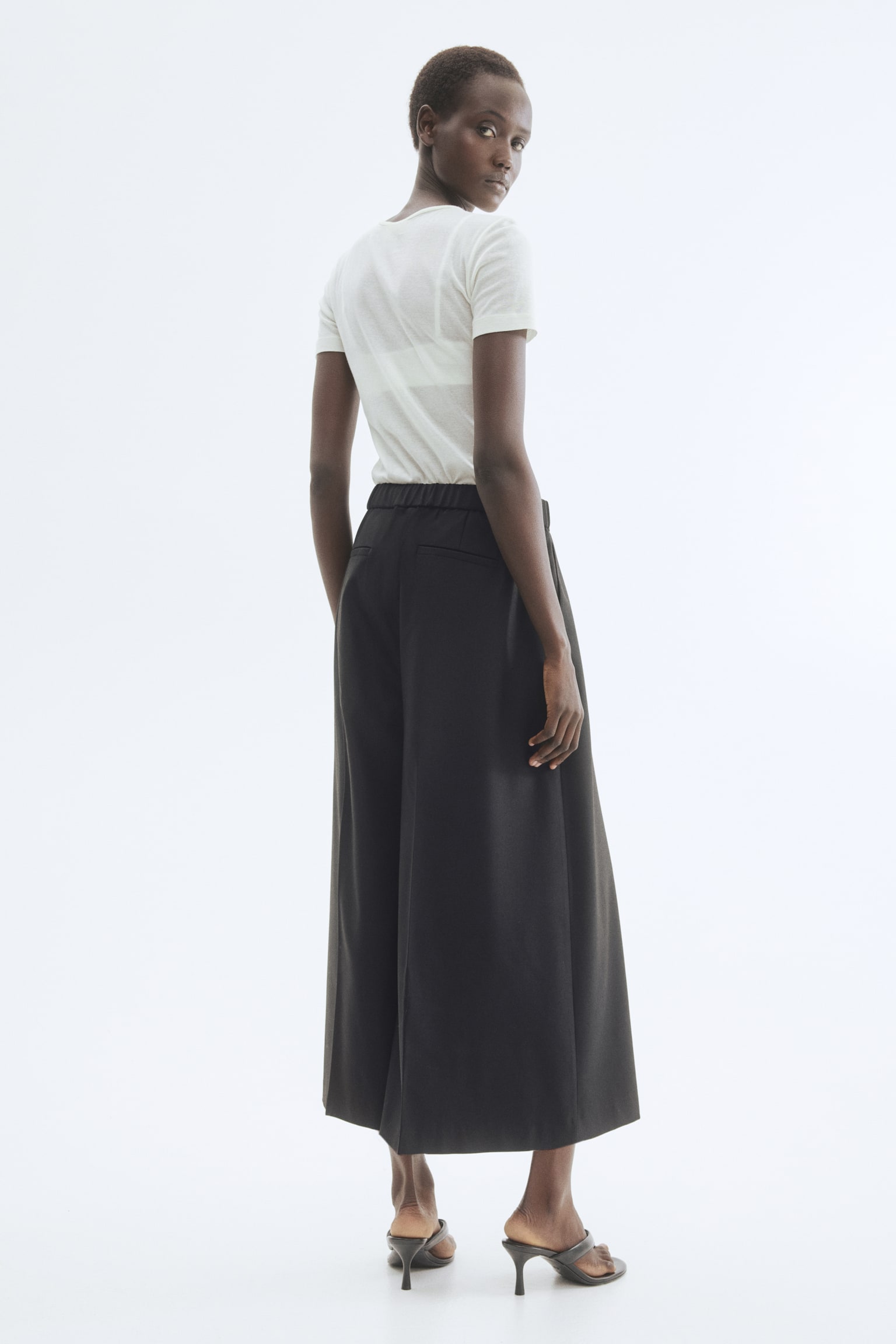 Женские брюки H&M Pleat-Front Culottes, цвет: Чёрный — фото 4