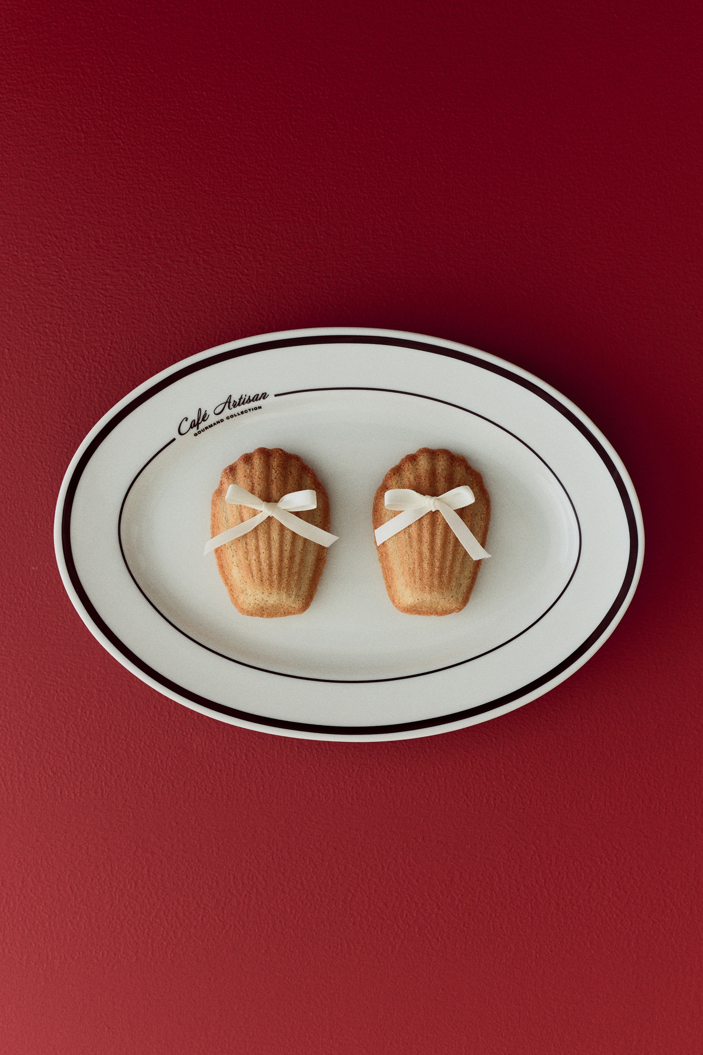 Porcelain Serving Plate - White/black