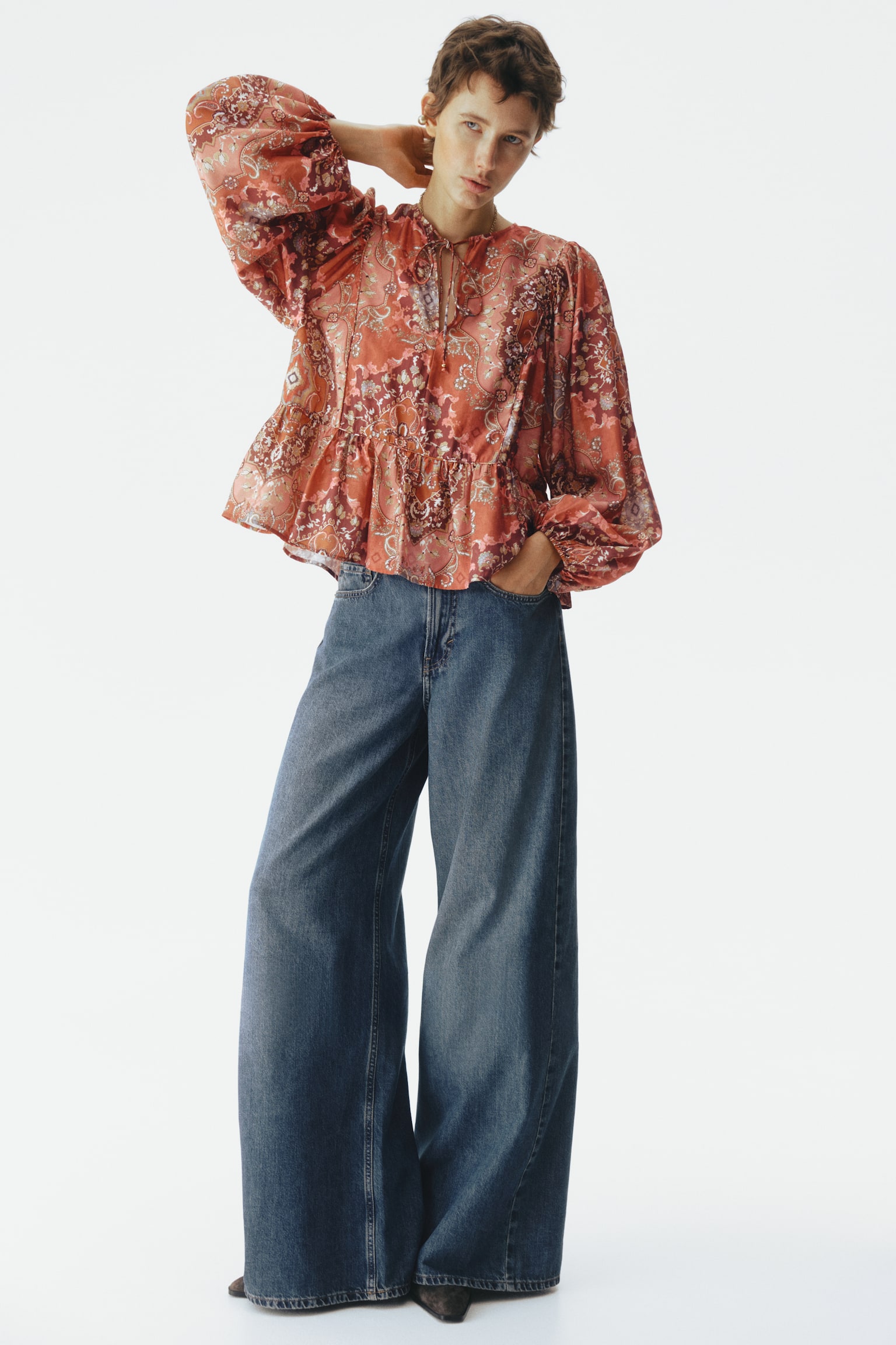 חולצת פפלום - כתום מאובק/דוגמה/לבן/פרחוני - 3