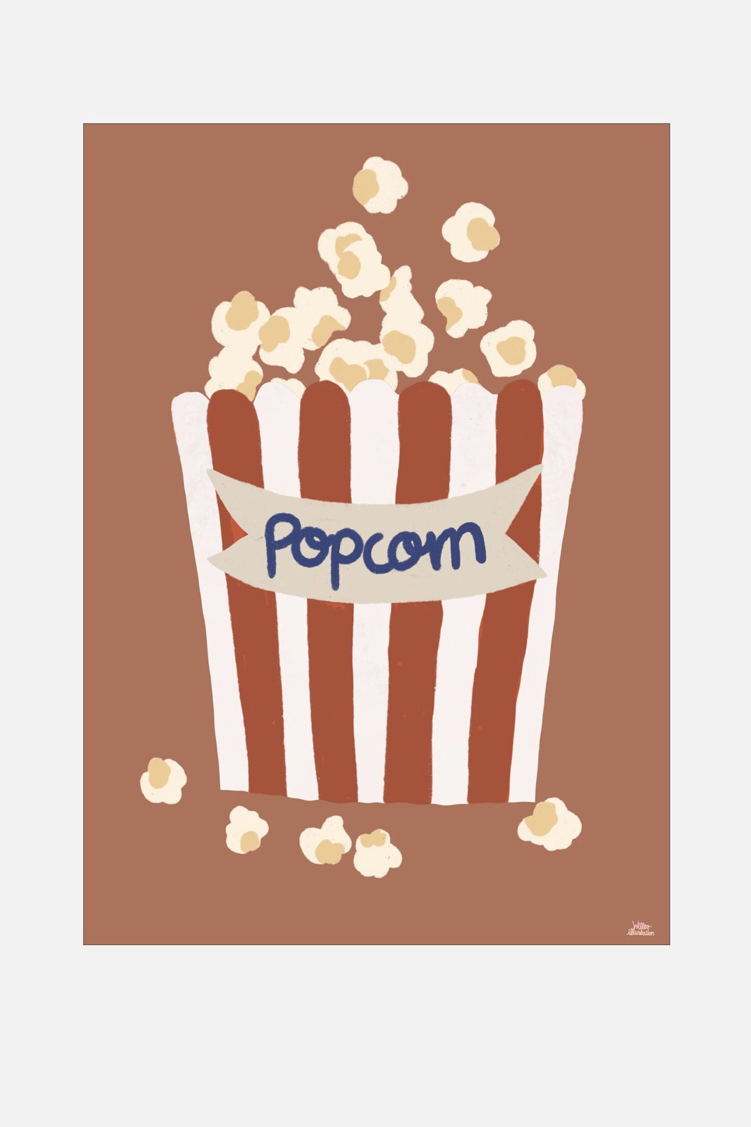 Una stampa artistica mostra un'illustrazione stilizzata di un contenitore per popcorn con strisce verticali marroni e bianche su uno sfondo terracotta uniforme. Un banner grigio chiaro sul davanti riporta la parola "Popcorn" in un elegante carattere corsivo blu, con diversi chicchi color crema che fuoriescono dalla parte superiore e si disperdono intorno alla base. - 1