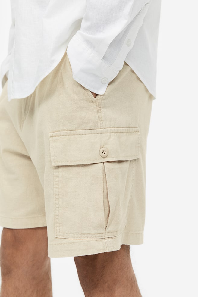 Regular Fit Linen-blend cargo shorts - Beige/Cream - 3