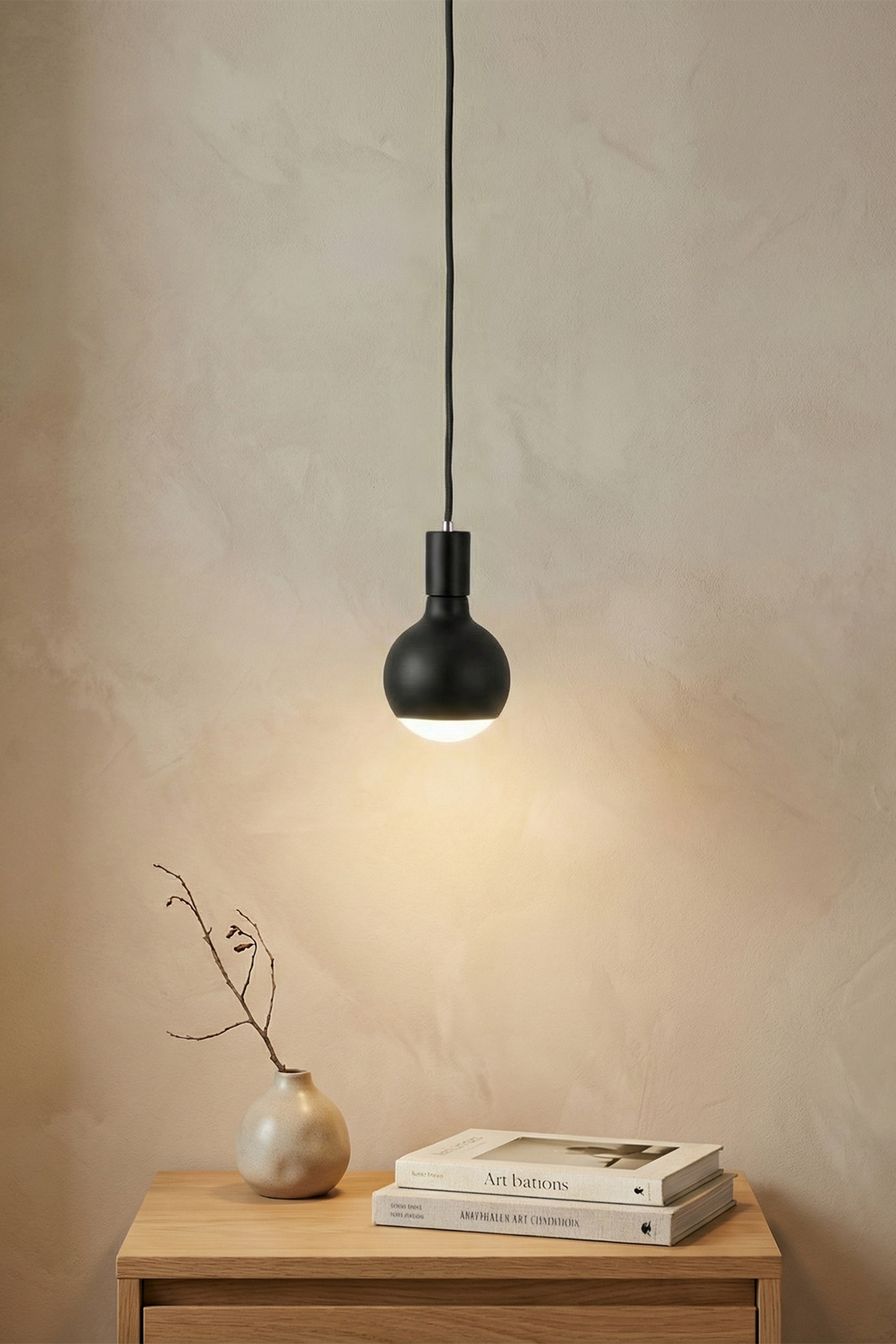 Näytä suurempi kuva: Filotto Metallico -riippuvalaisin Ja Lucia-lamppu - Musta - Creative-Cables - Home All | H&M FI 1