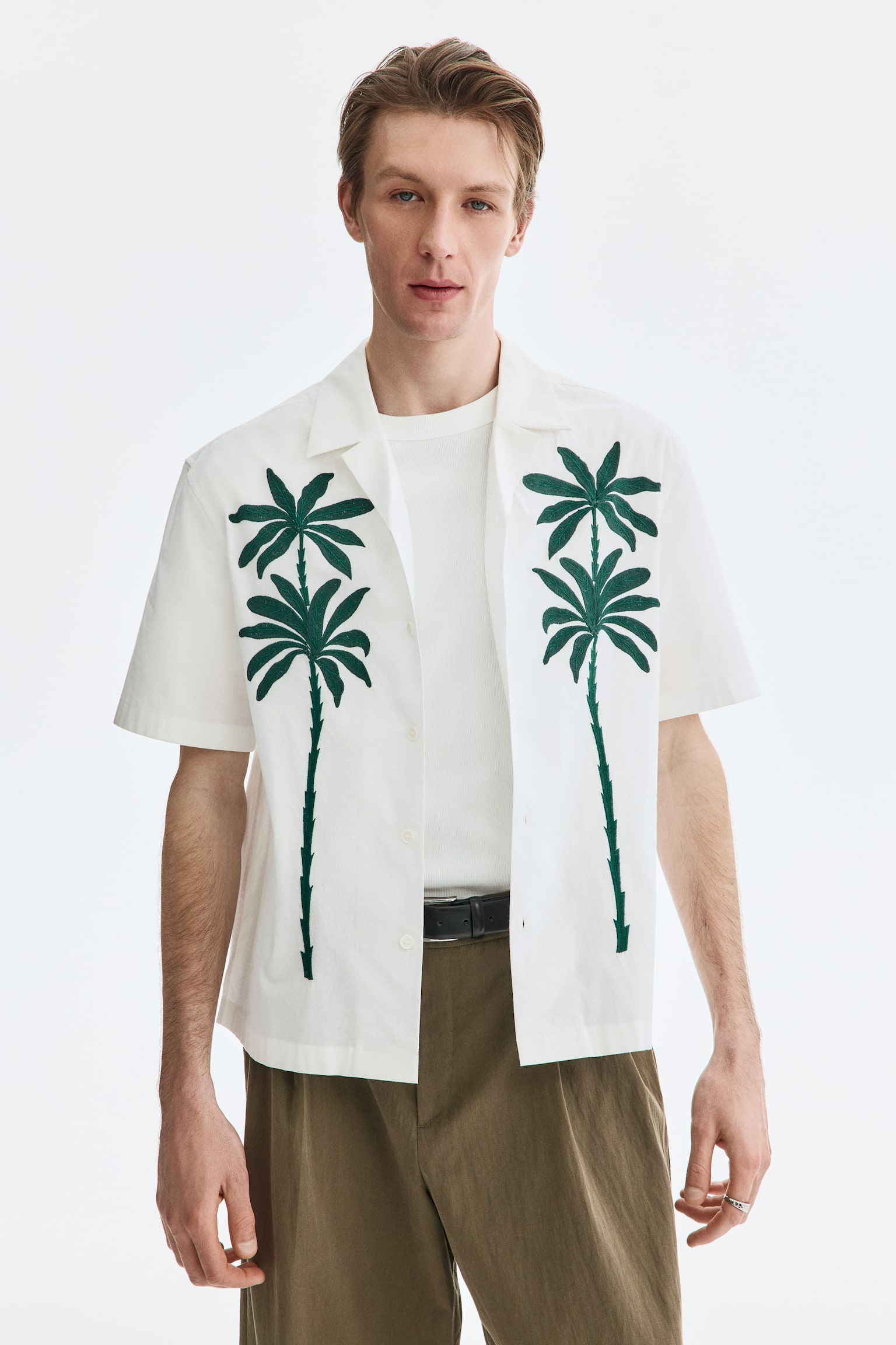 חולצת ריזורט עם רקמה Relaxed Fit - 1