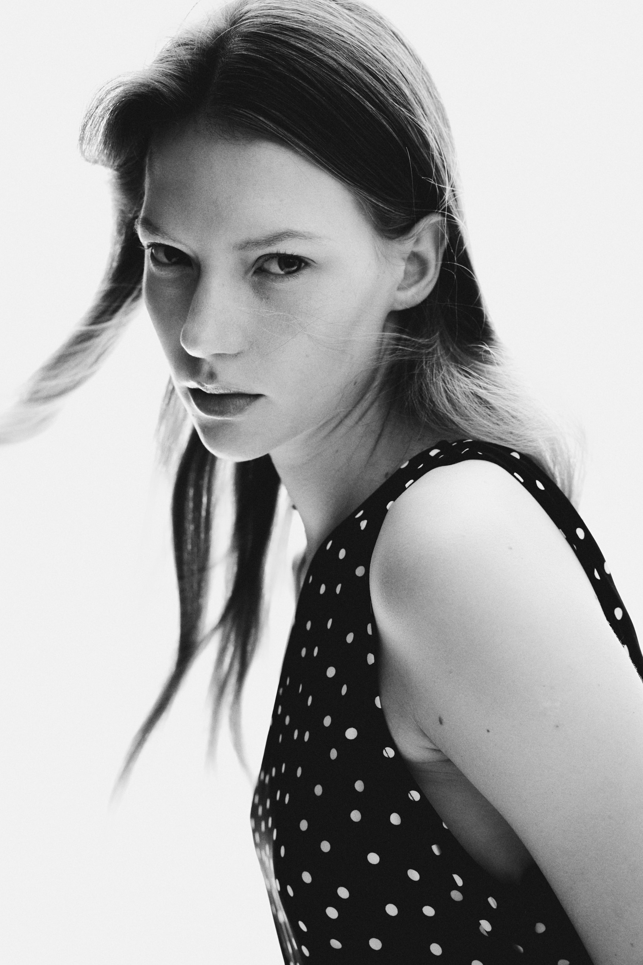 Zobraziť väčší obrázok: Saténové šaty so šatkou - Čierna/bodkovaná - ŽENY | H&M SK 5