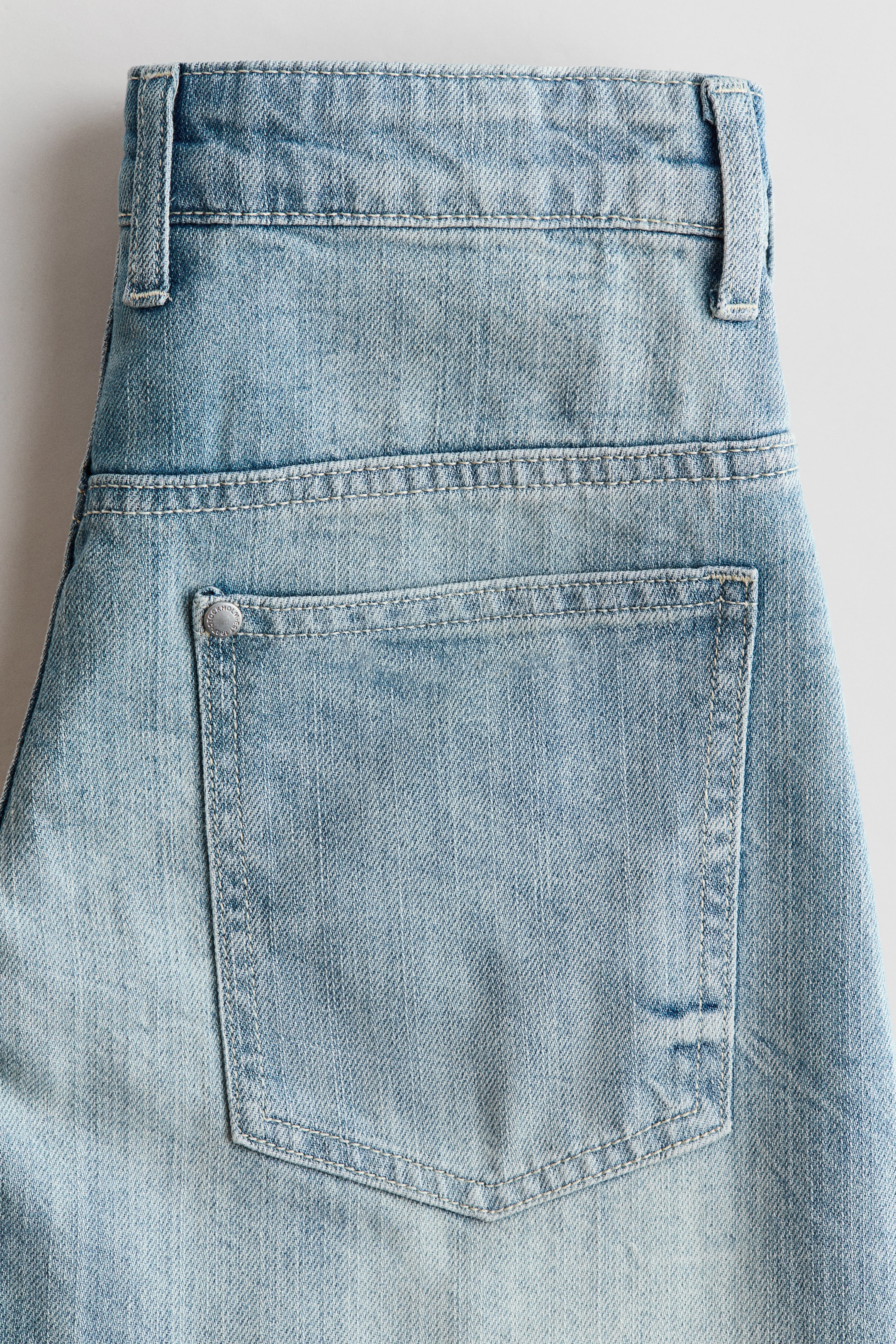 Loose-Fit Barrel Jeans