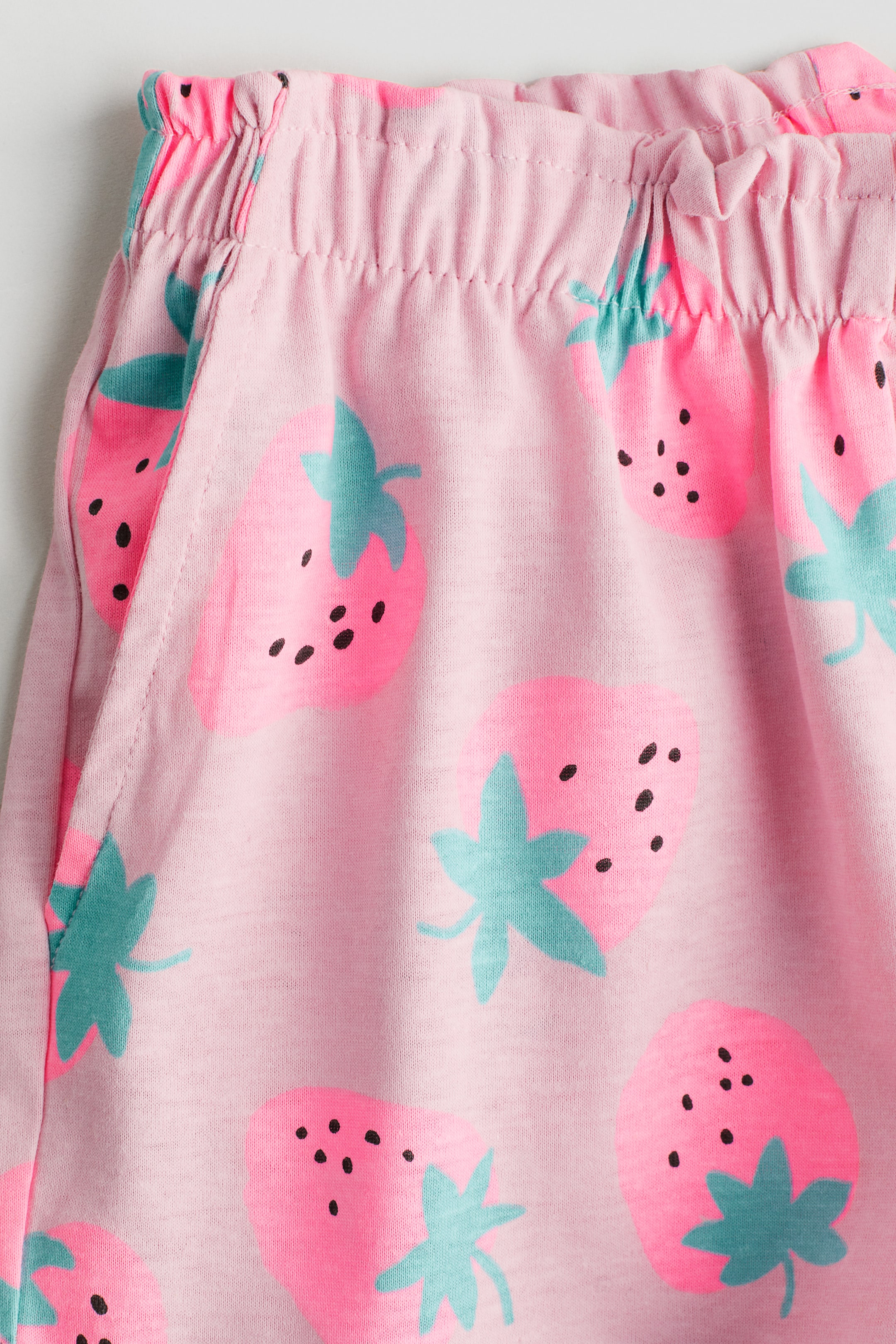 Patterned paper bag shorts - Light pink/Strawberries - Kids | H&M GB 2