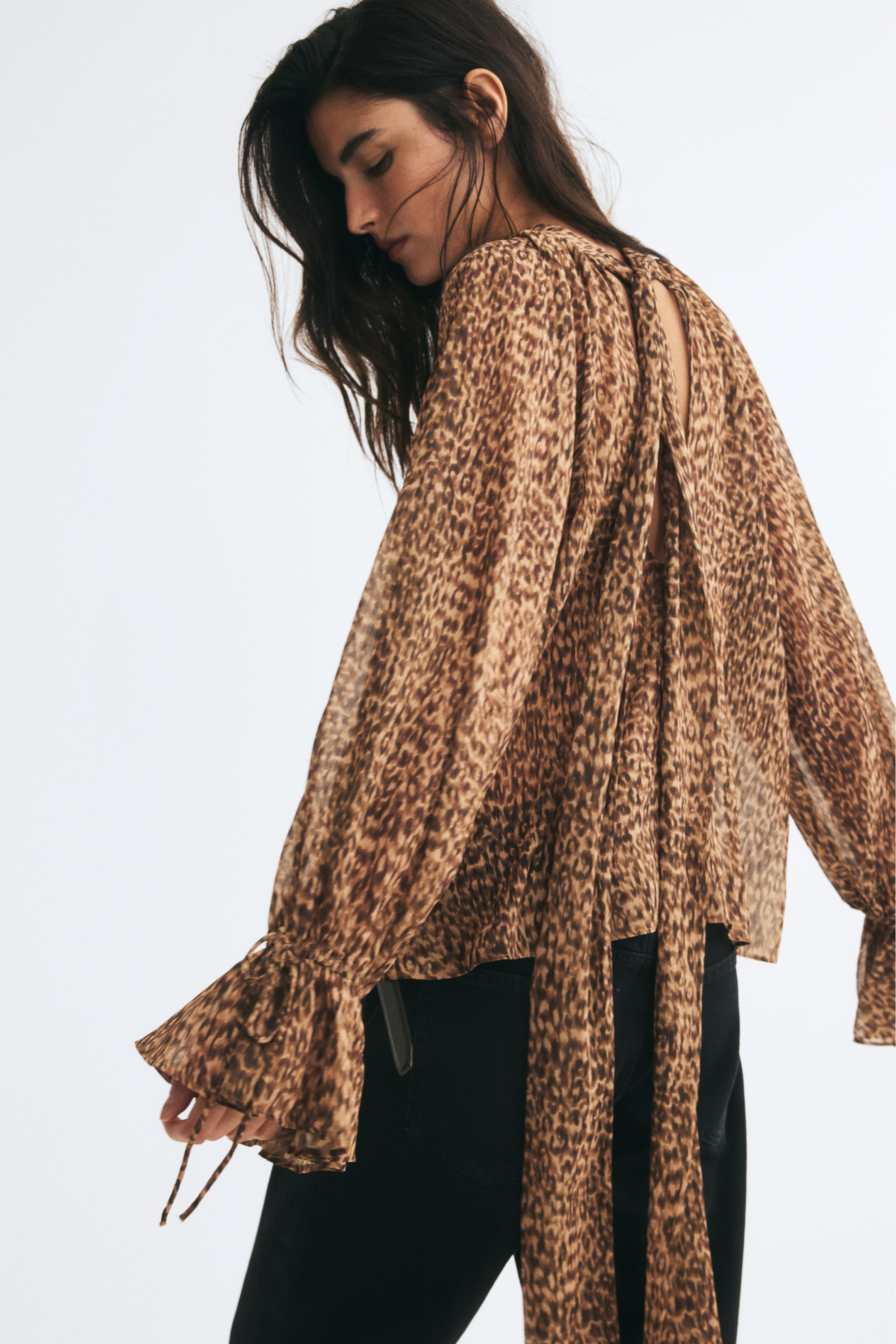 Blouse en mousseline avec détails à nouer