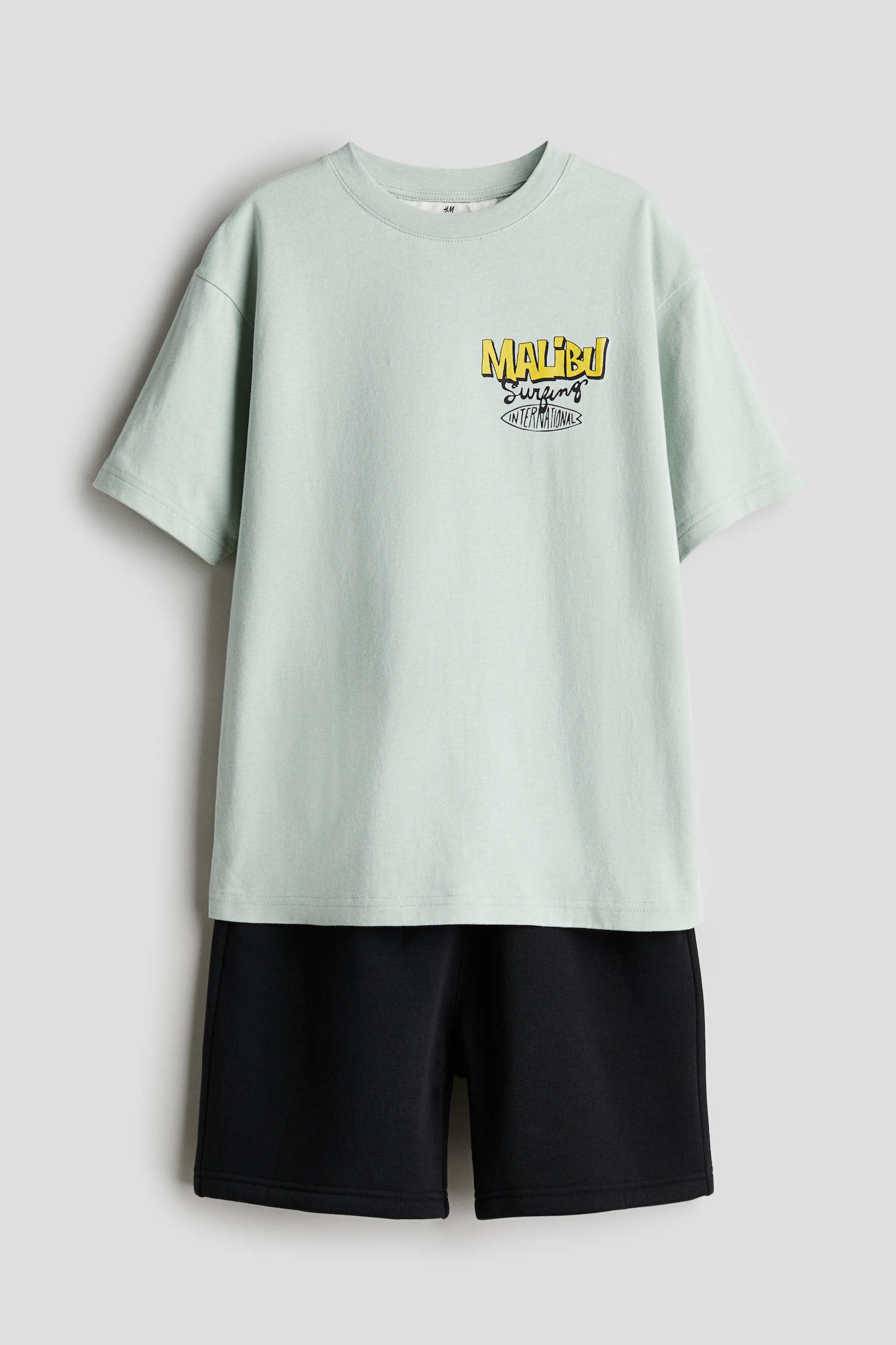 2-piece T-shirt and shorts set - Light green/Black/Dark grey/Light green/Black/Shark - 1