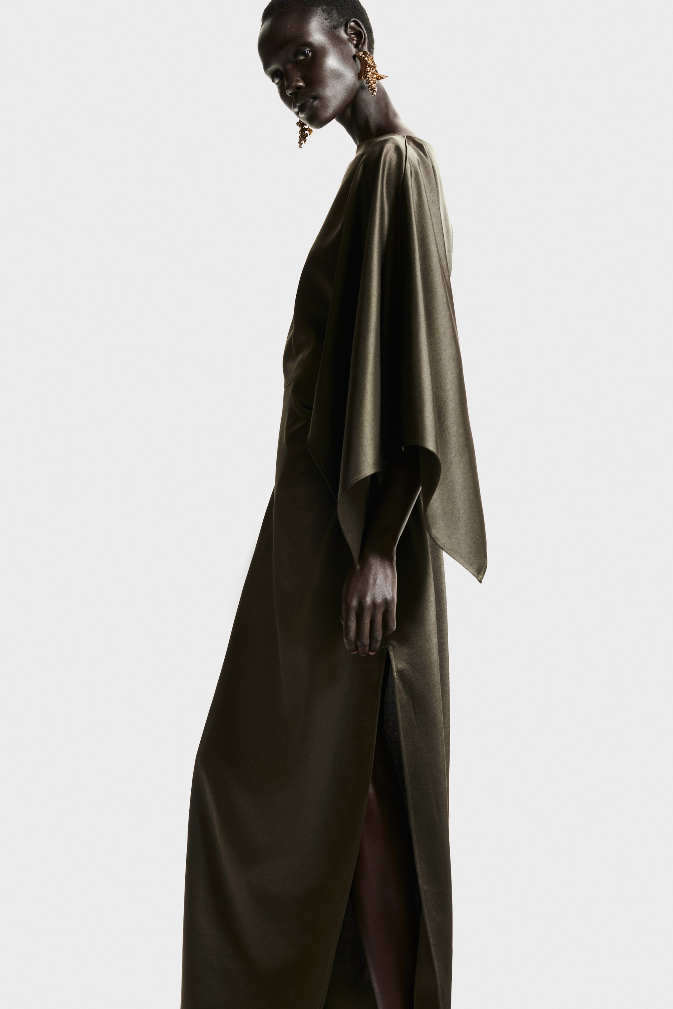 拡大画像を表示: サテンケープワンピース - ダークグリーン - レディース | H&M JP 3