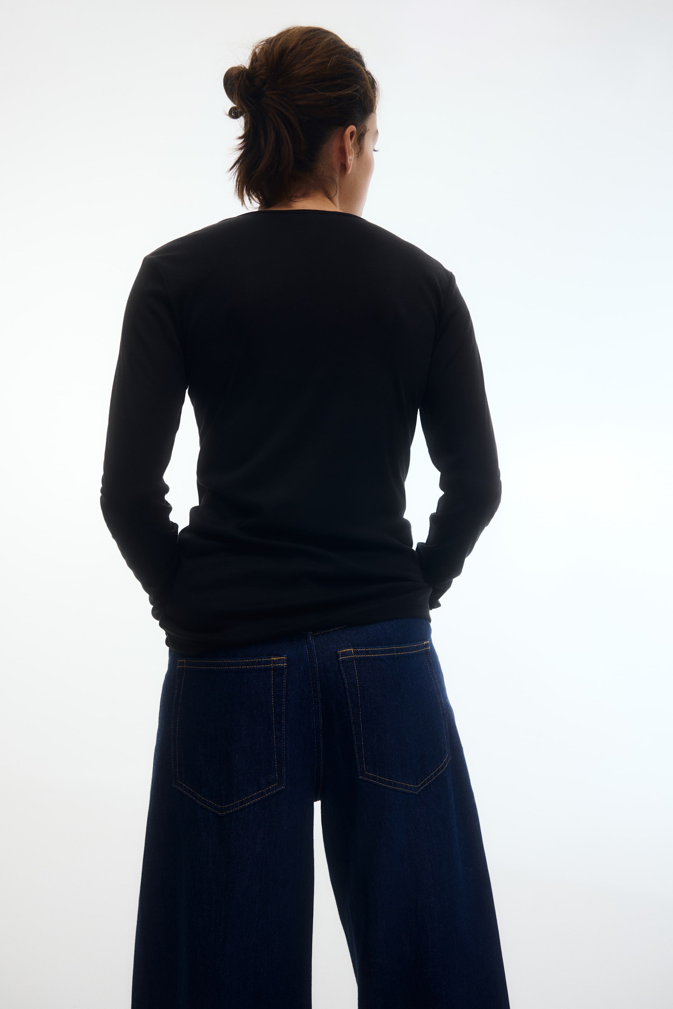 Größeres Bild anzeigen: MAMA Geknöpftes Shirt aus Feinstrick - Schwarz - Ladies | H&M AT 4