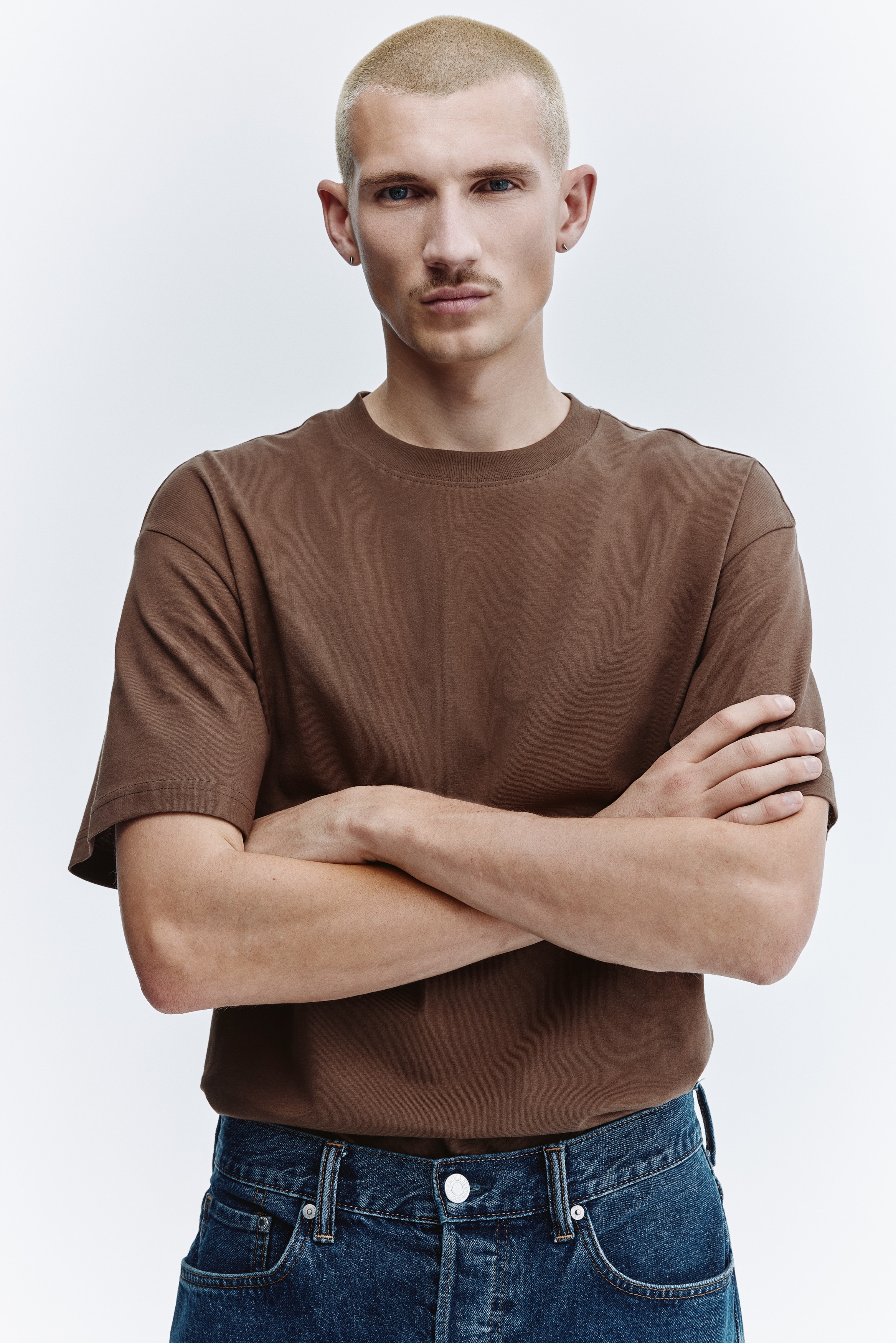 T-shirt Loose Fit - Marron/Noir/Bleu ancien/Bleu canard foncé/Blanc/Bleu clair/Violet prune foncé/Rose/Vert forêt/Gris foncé/Bleu/Bleu clair/Vert/Marron/Beige