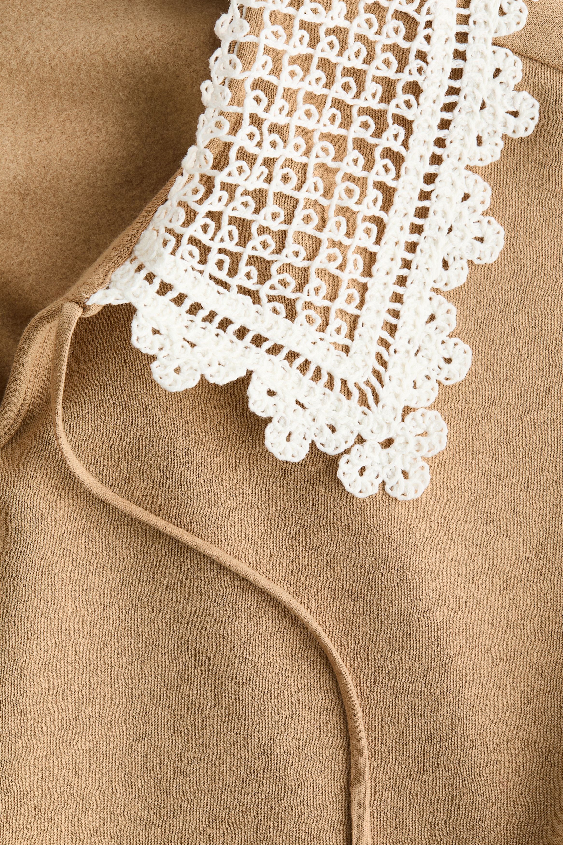 Collared sweatshirt