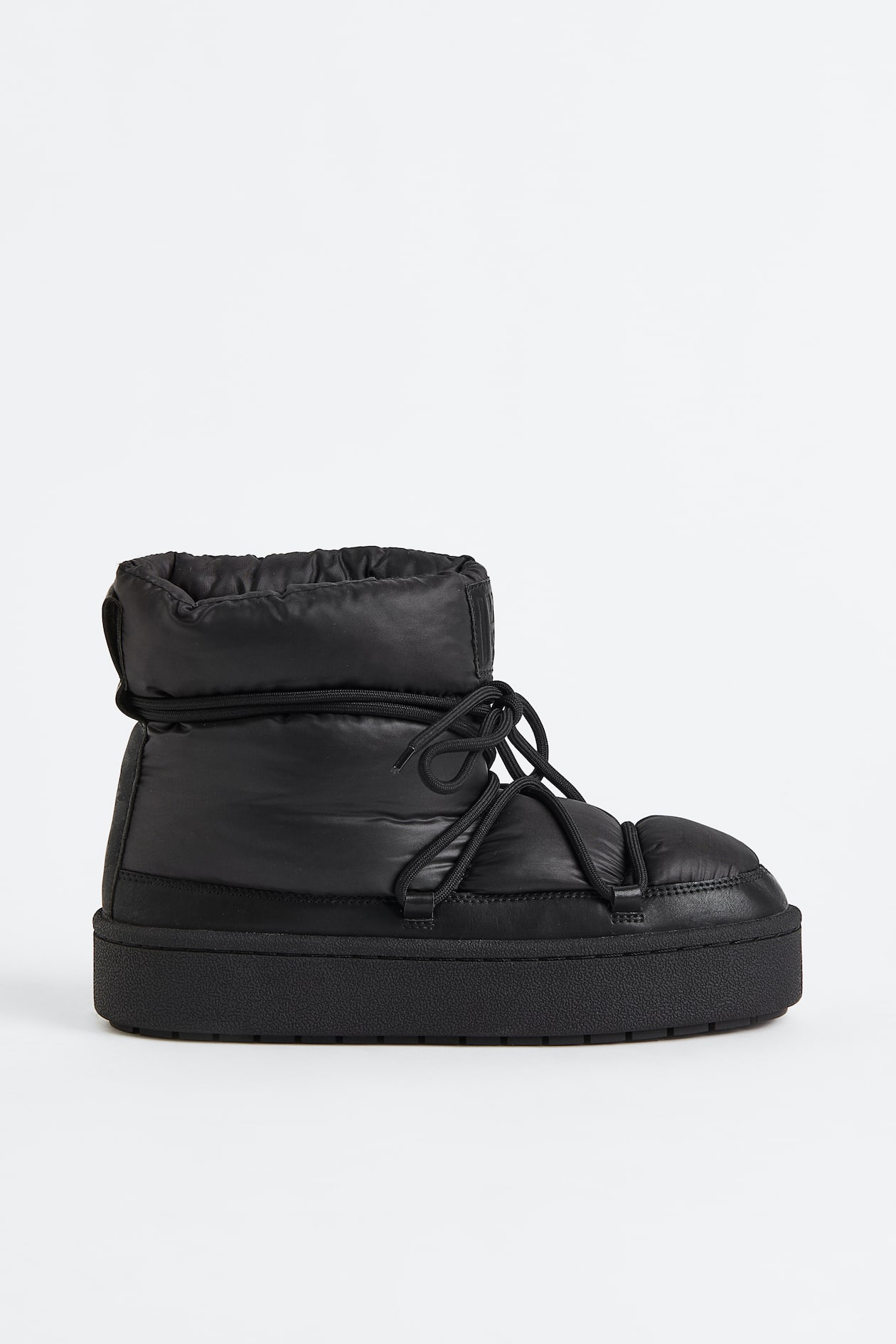 Laced Padded Boots - No heel - Black - Ladies | H&M US