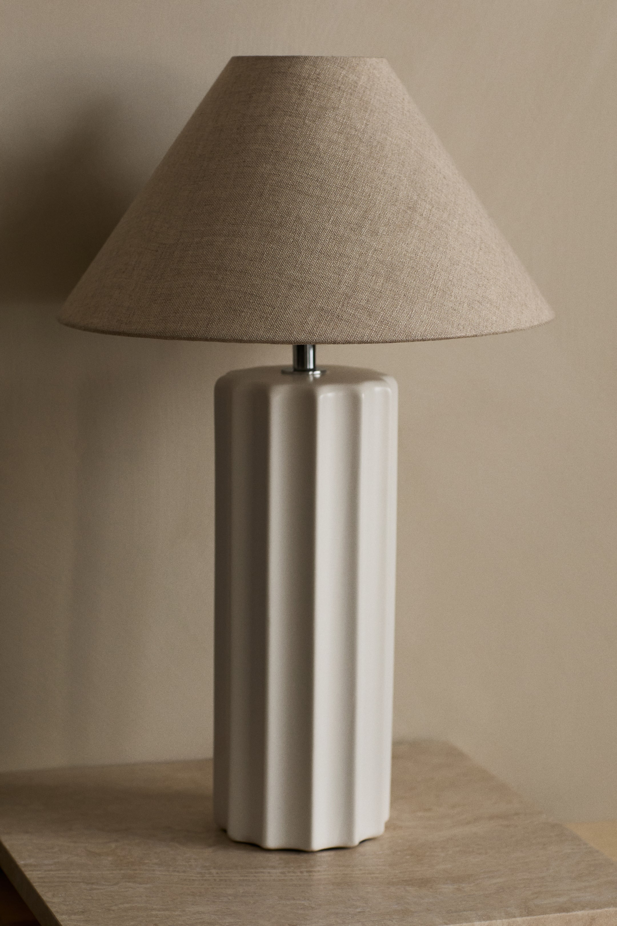 Ingrandisci l'immagine: Base per lampada in gres scanalato - Bianco - HOME | H&M CH 1