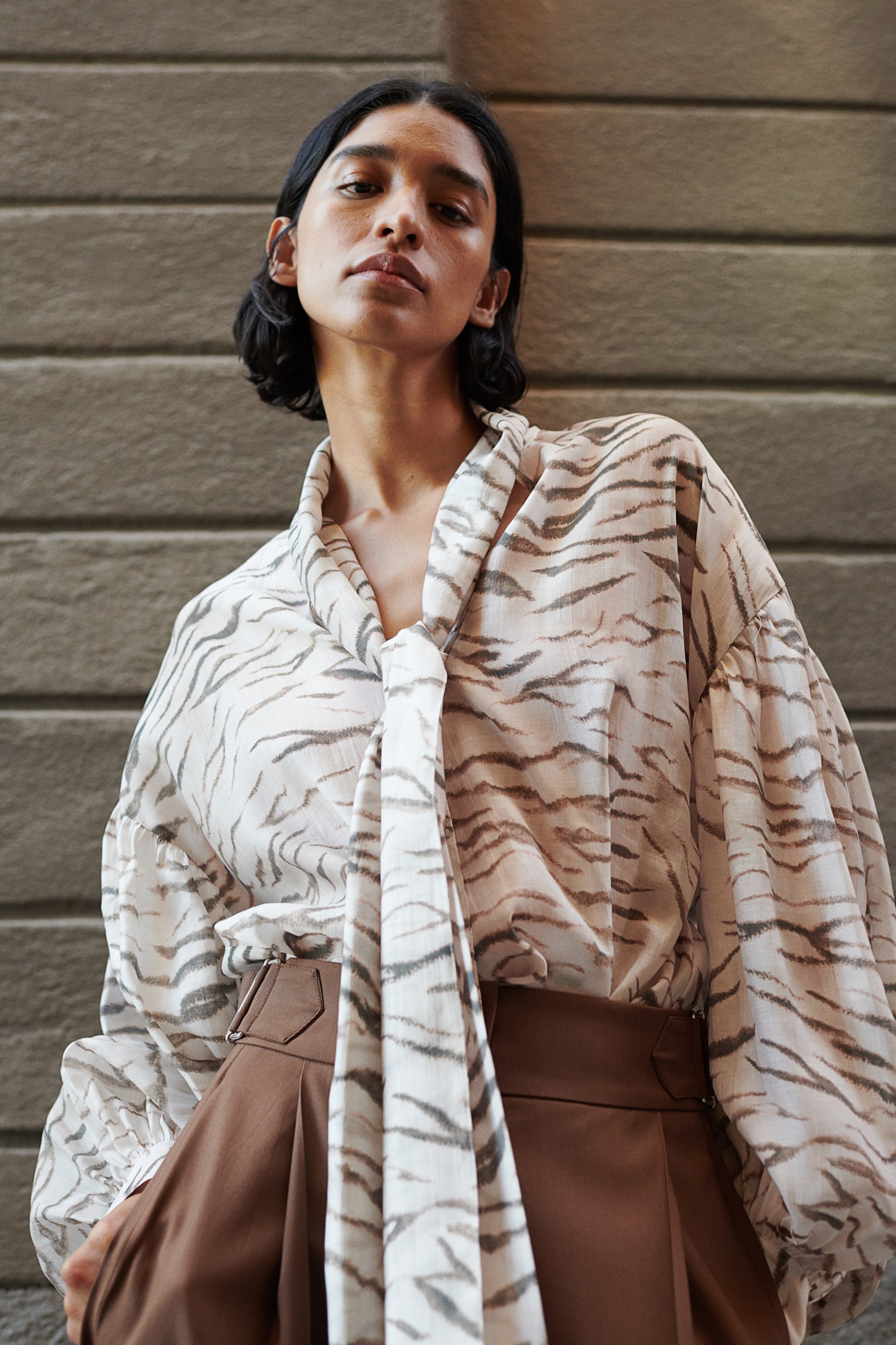 Patterned tie-neck blouse - Light beige/Tiger striped - 6