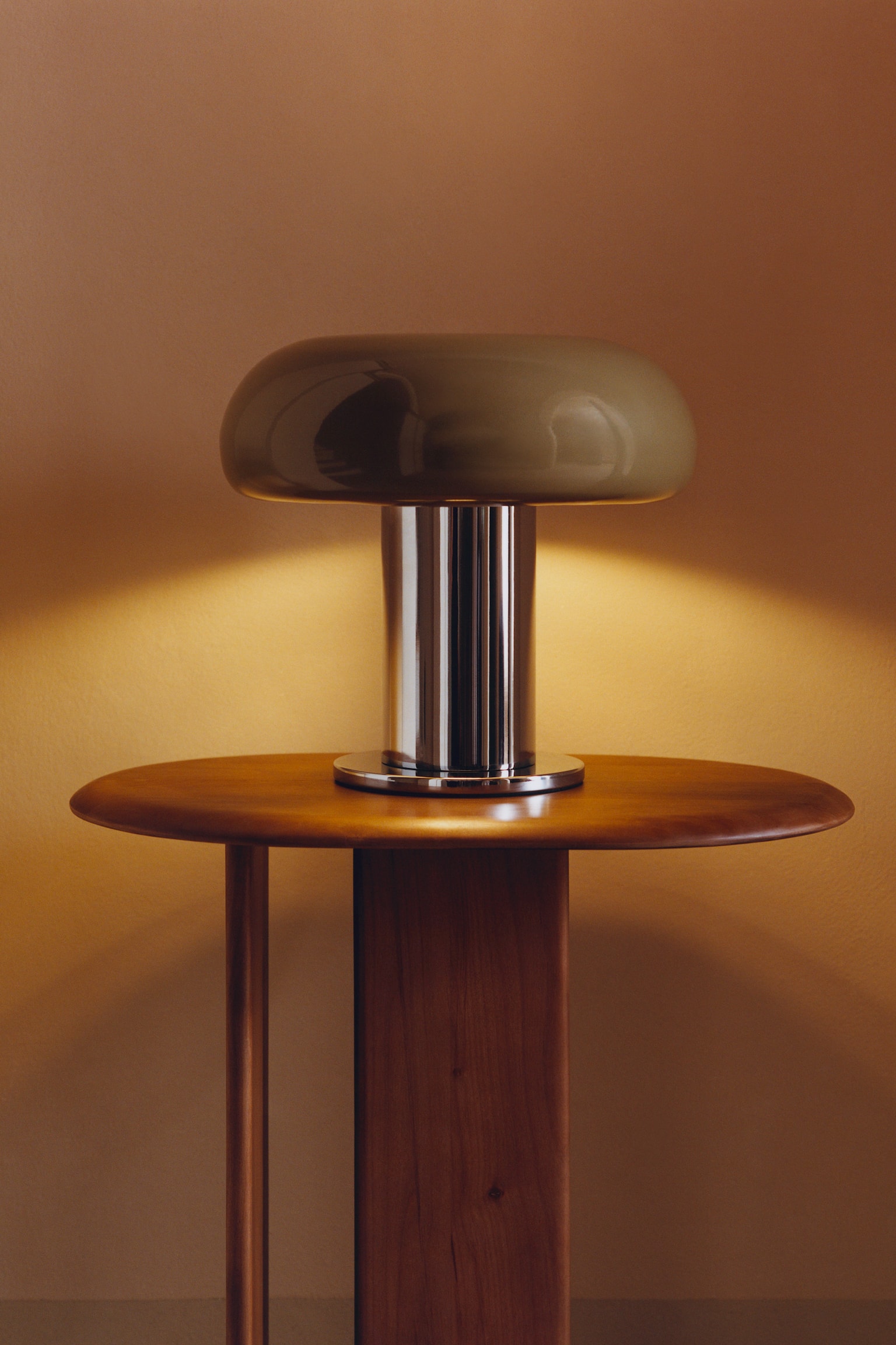 Μεταλλικό επιτραπέζιο φωτιστικό - Λαδί/Ανοιχτό μπεζ - 4