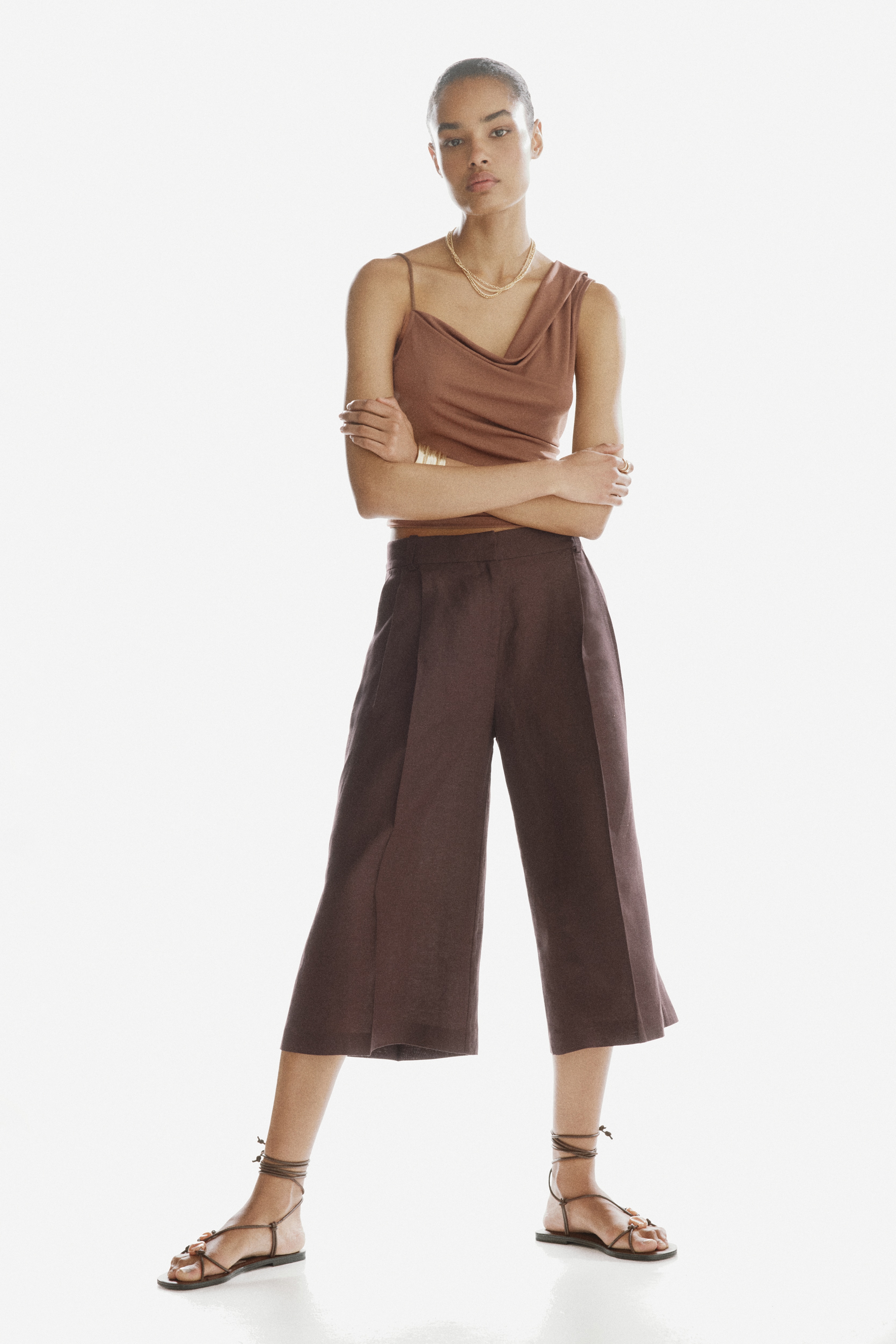 Szerokie spodnie culottes z domieszką lnuModel