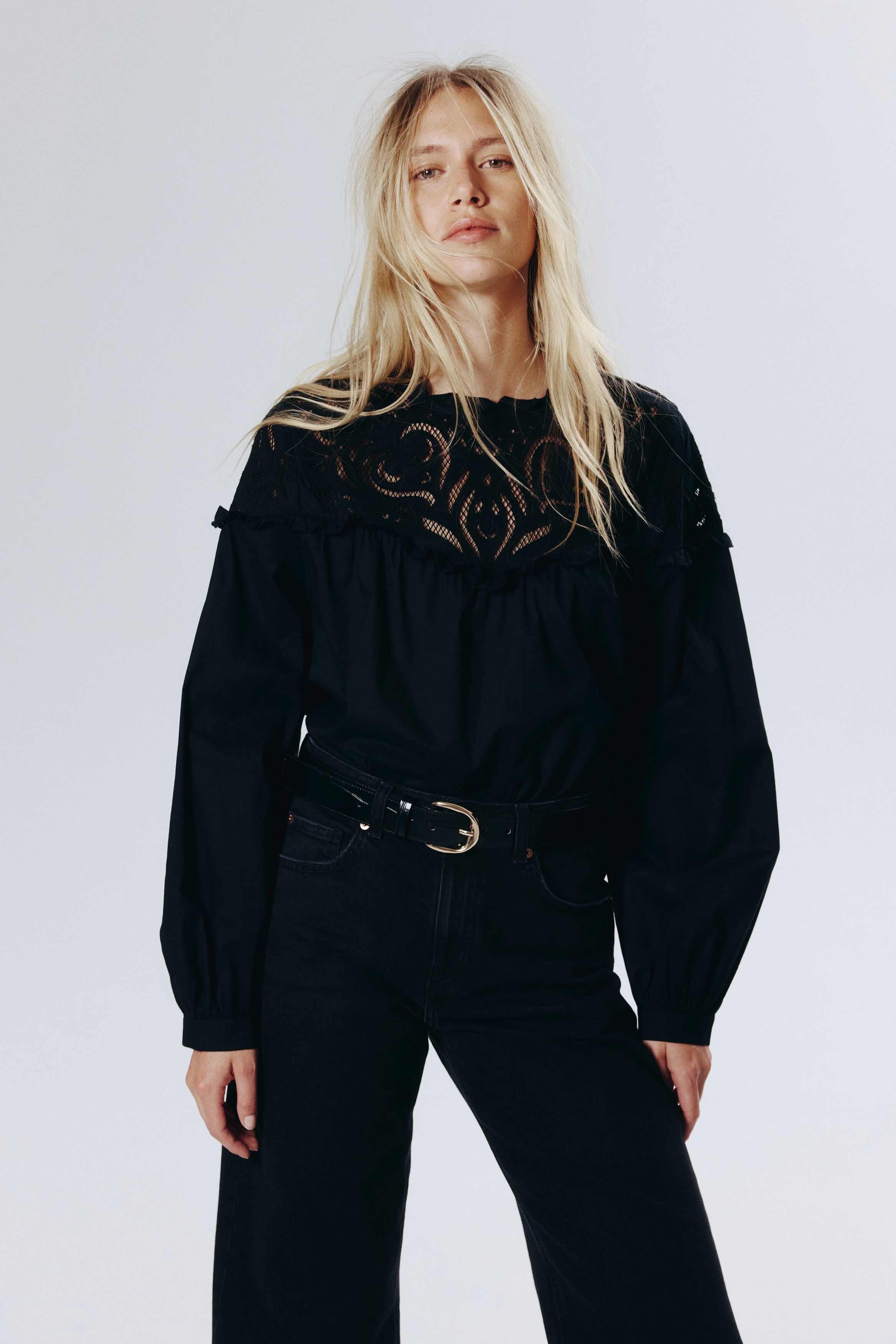 Broderie anglaise-detail blouse