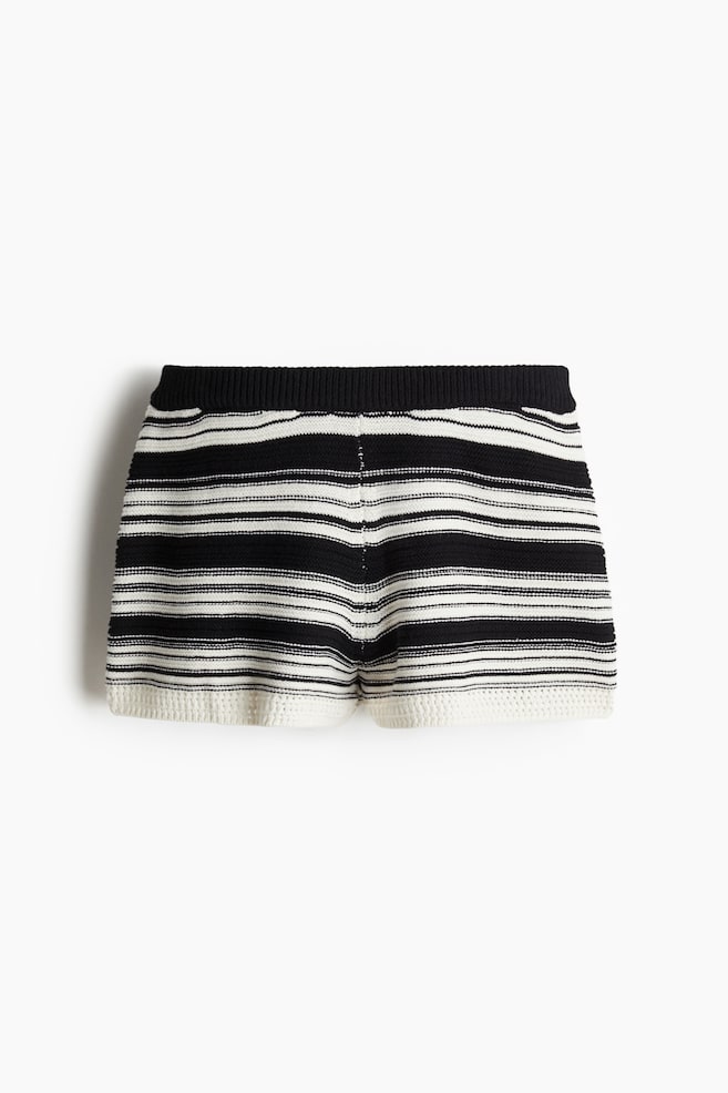 Minishorts in Linksstrick - Schwarz/Gestreift - 1