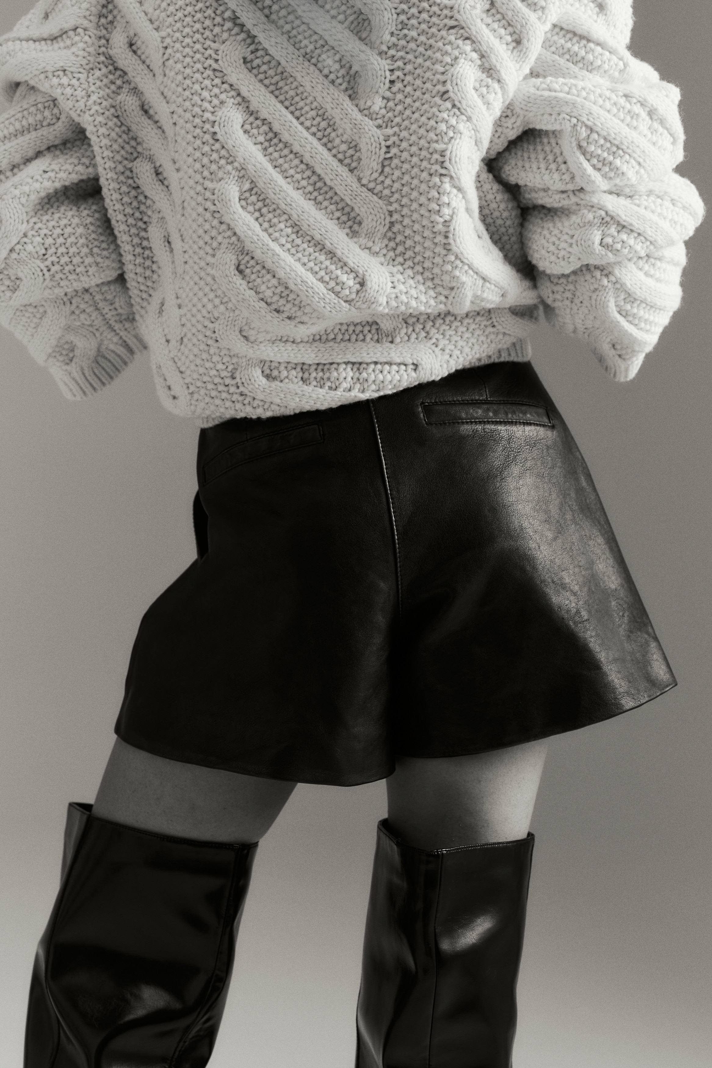 Naiset - Leather shorts Tummanruskea - Size: 34 - H&M