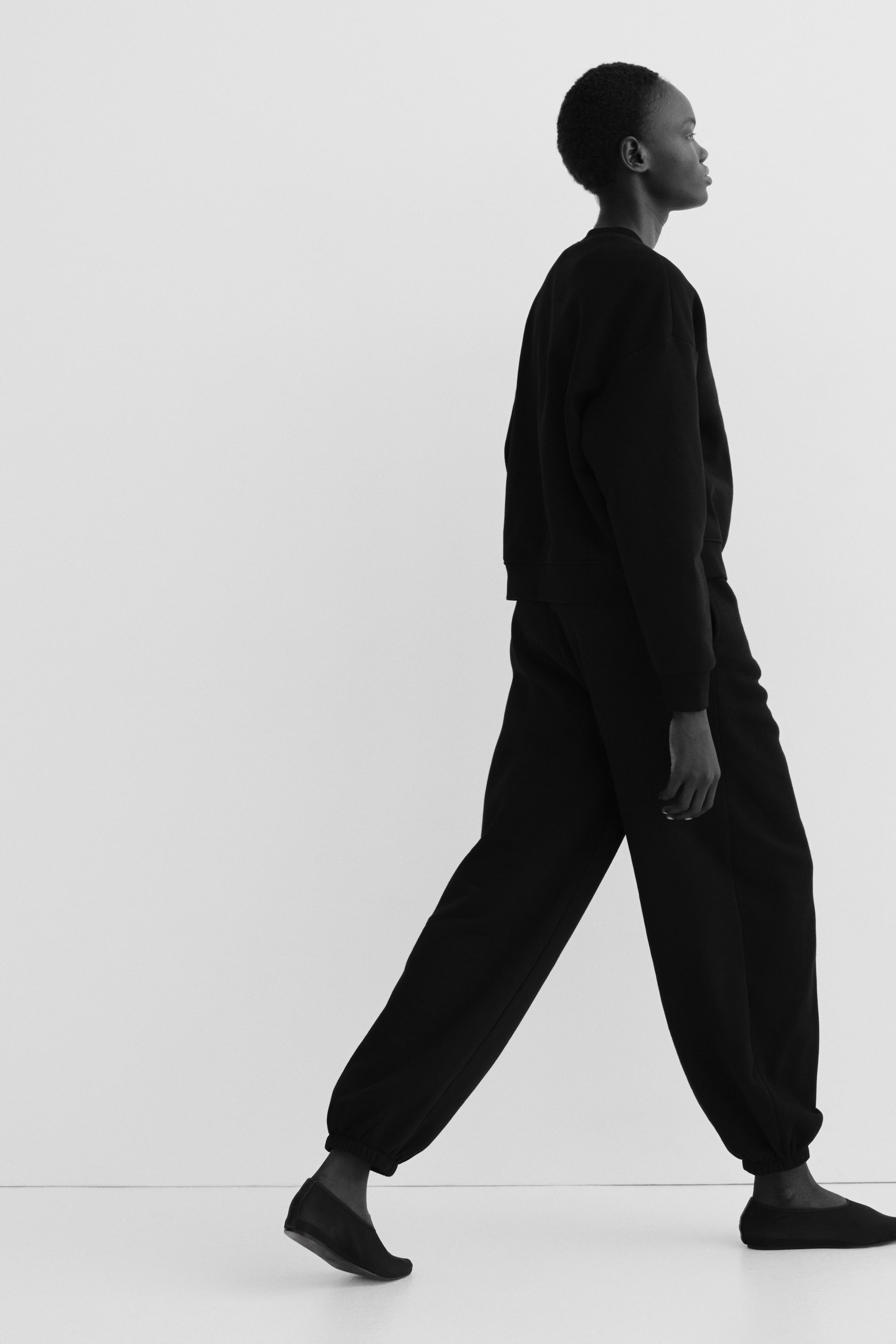 View larger image: 2-piece sweatshirt set - Black - Ladies | H&M MY 4