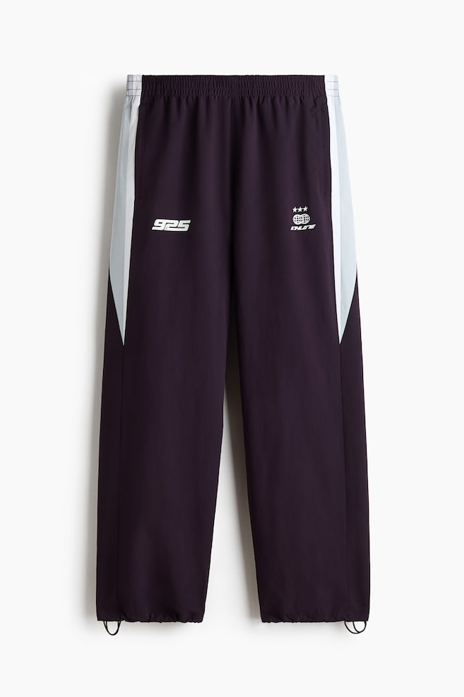 Pantalón de chándal con motivo Relaxed Fit - Violeta oscuro/925 - 1