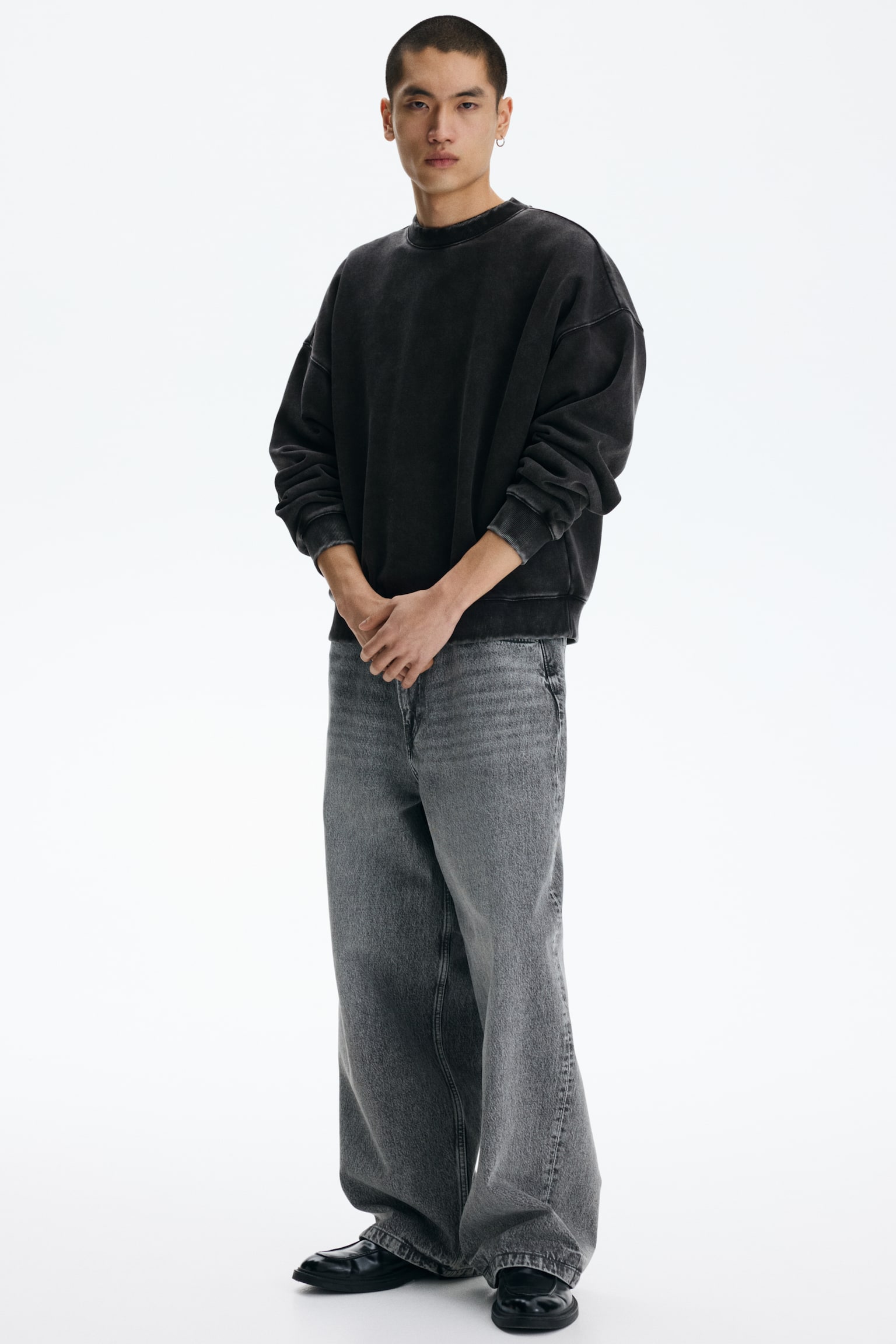 Oversized Fit washed-look sweatshirt - Black - 5