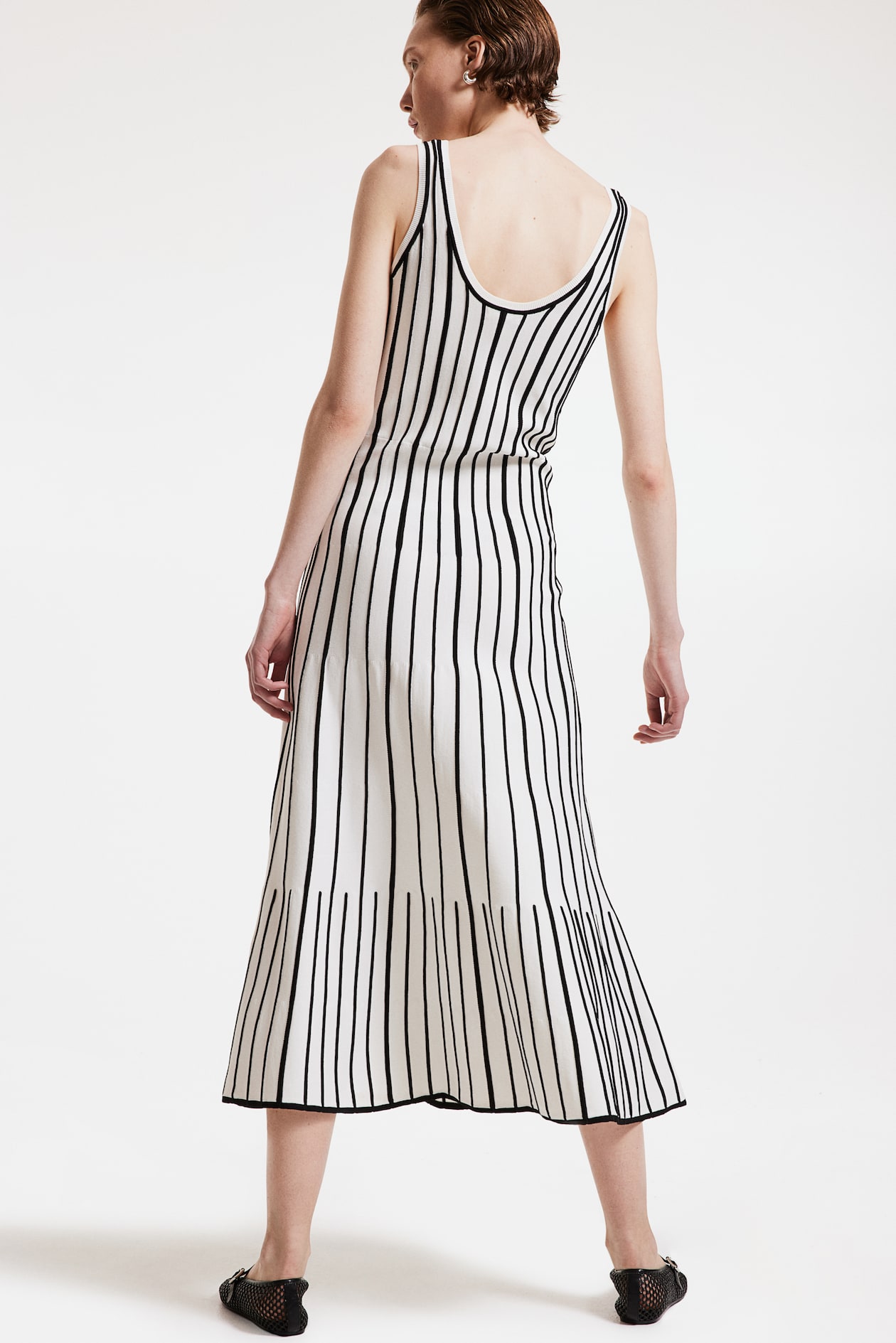 Knitted A-line dress - Deep neckline - Sleeveless - White/Black striped ...