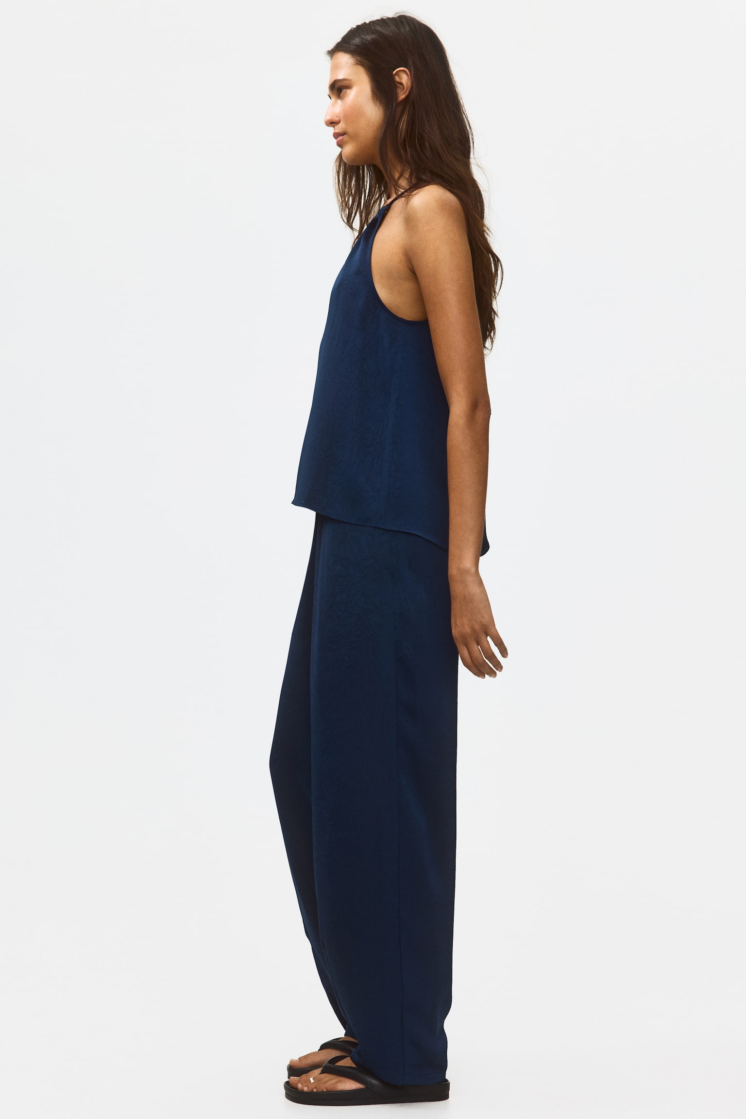 Женские брюки H&M из мятого атласа, цвет: Тёмно-синий — фото 6