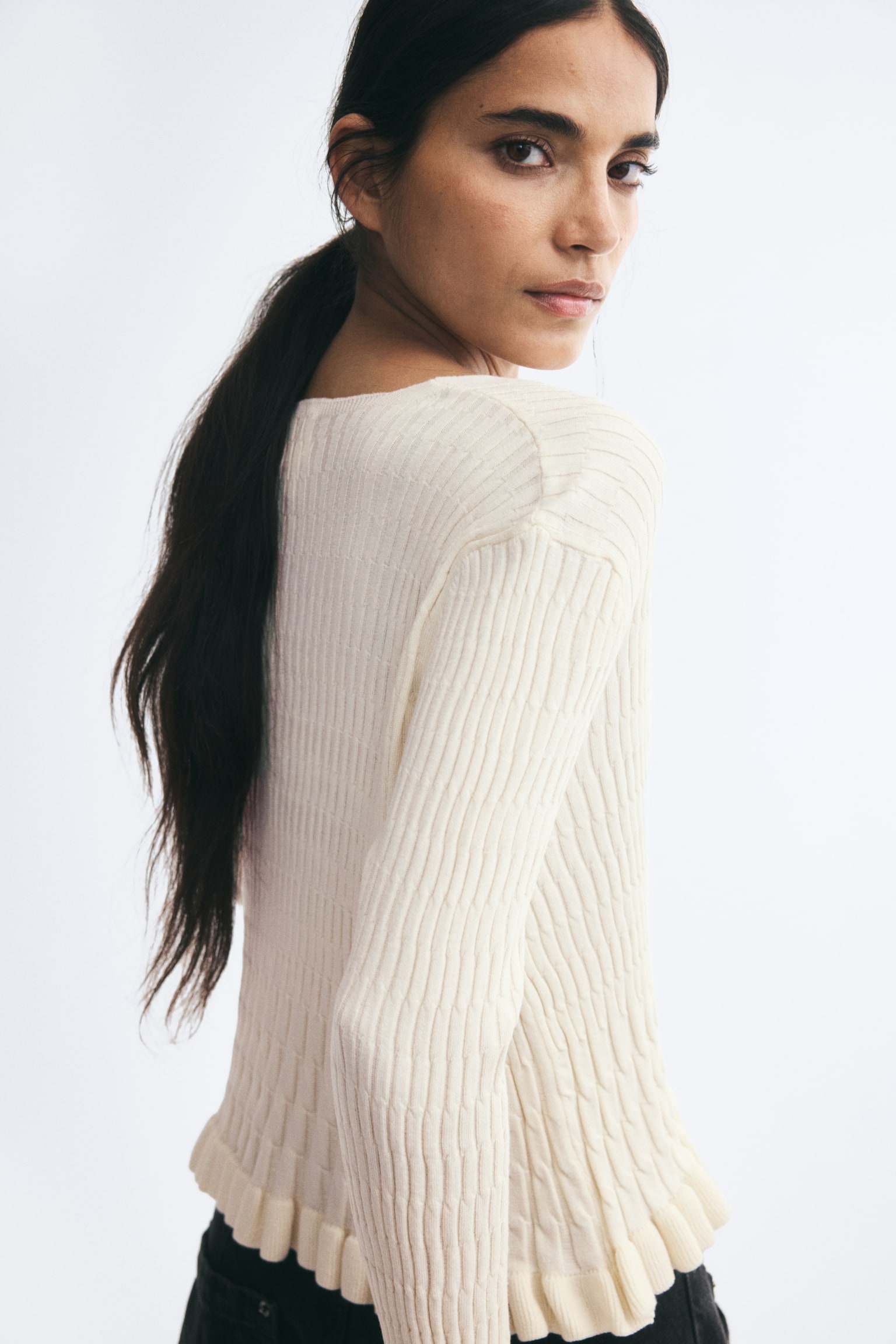 Женский кардиган H&M Ruffle-Trimmed V-Neck, цвет: Кремовый — фото 5